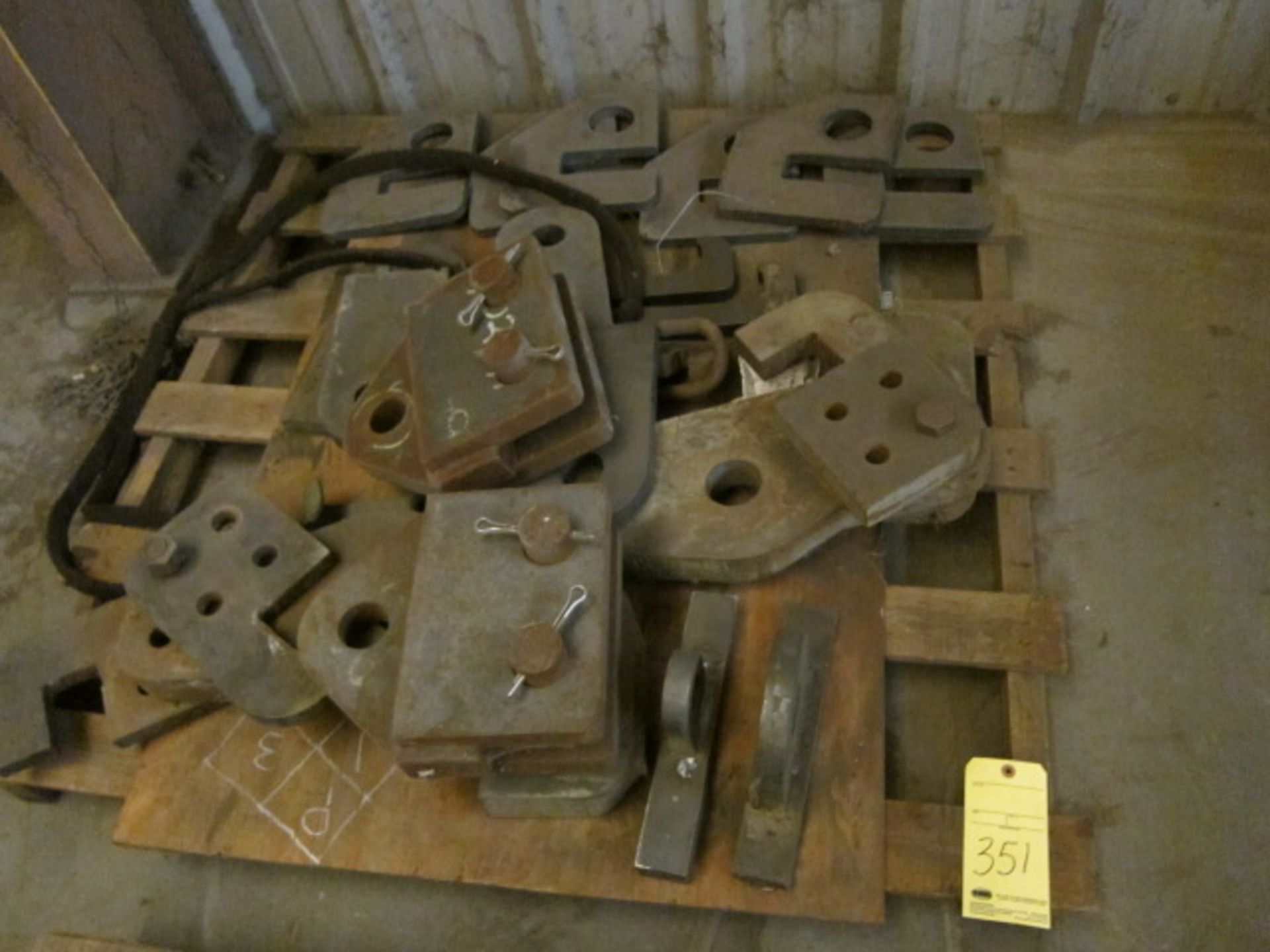 LOT OF LIFTING HOOKS, assorted (on one skid)