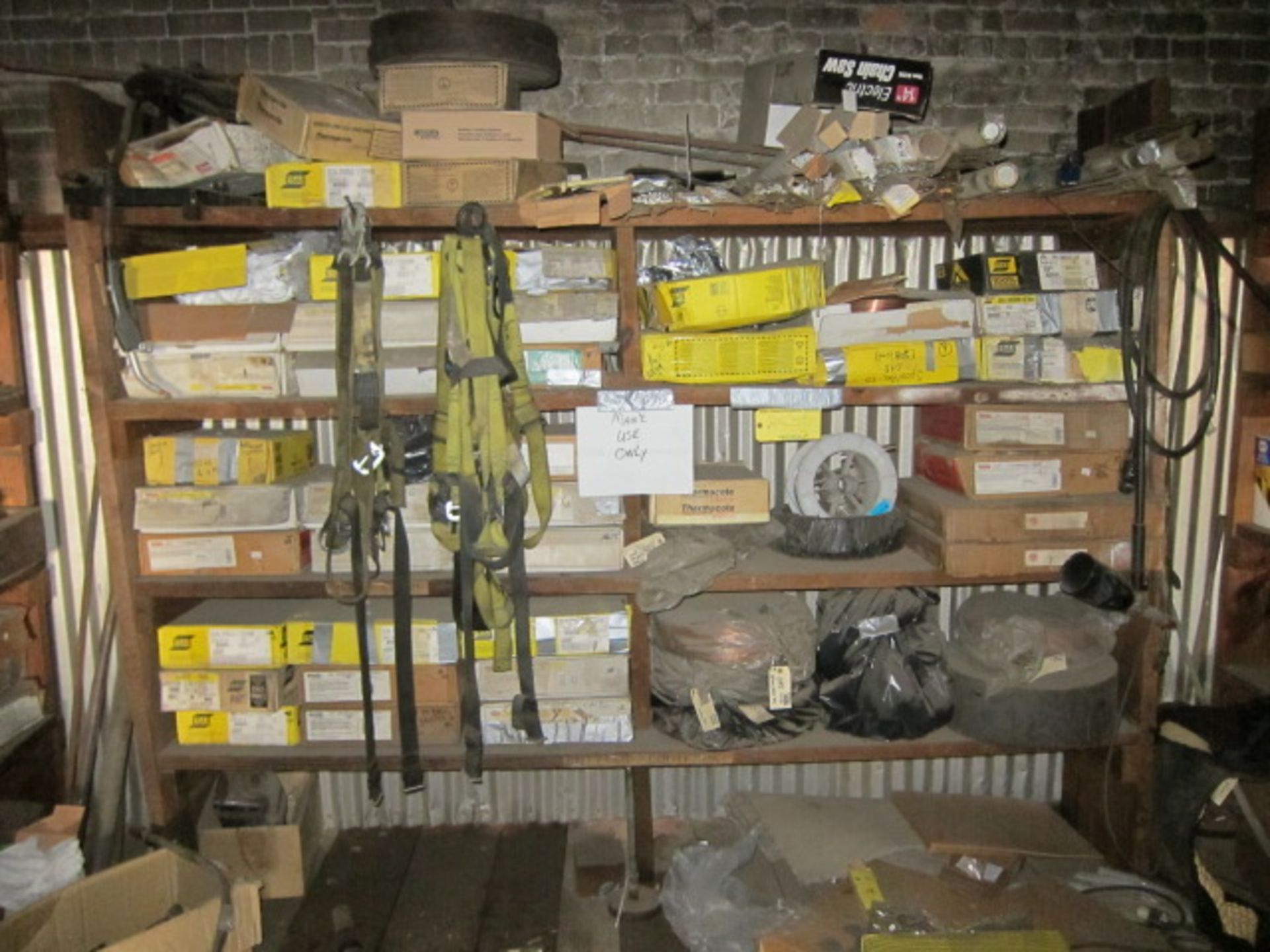 LOT OF MAINTENANCE SUPPLIES (balance of room), assorted - Image 2 of 3