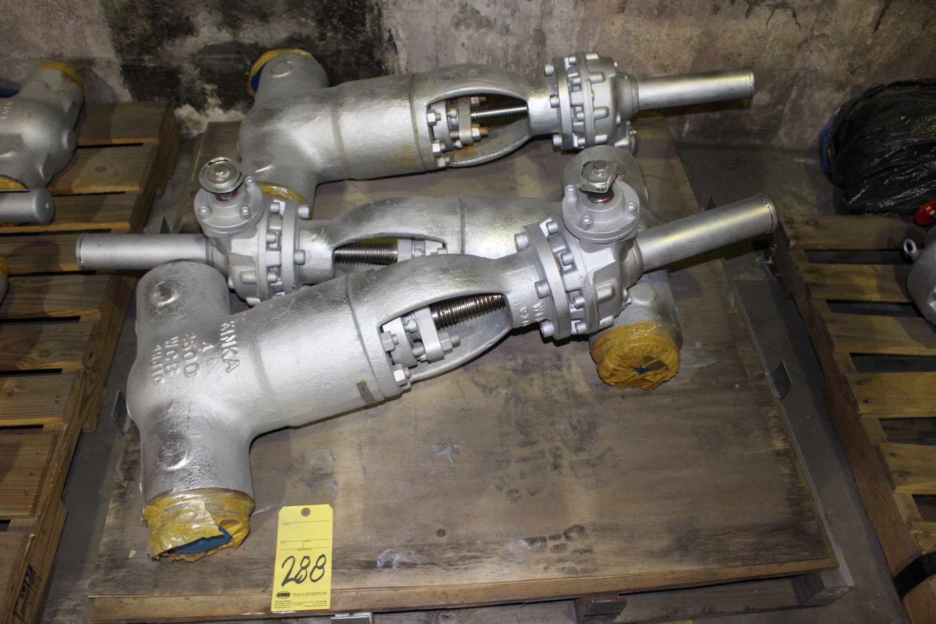 4", 2500 LB. PRESSURE SEAL GEAR OP. GATE VALVE B/W FACTORY NEW, KINKA