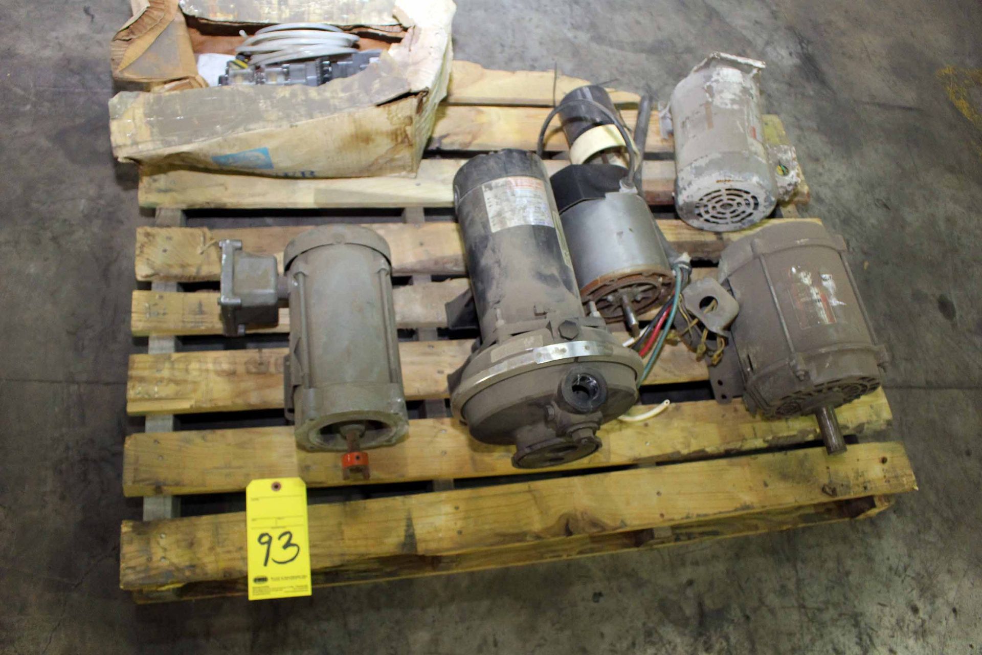 LOT OF ELECTRIC MOTORS (on one pallet)