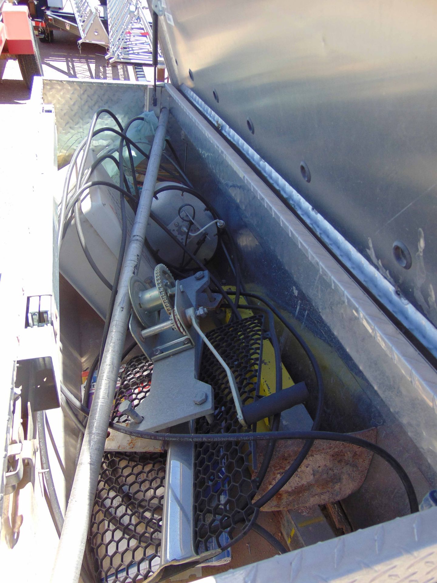 MOBILE BROADBAND TOWER TRAILER, AMERITRAIL MDL. FSI-512, new 2010, missing tower & winch, (2) - Image 2 of 6