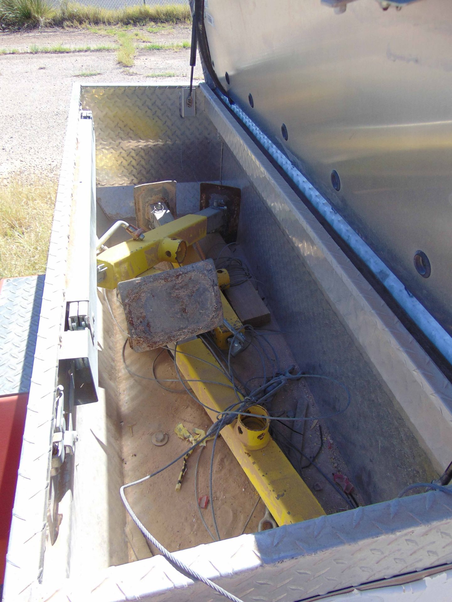 MOBILE BROADBAND TOWER TRAILER, AMERITRAIL MDL. FSI-512, new 2010, 50' 3-section tower, hand - Image 2 of 6