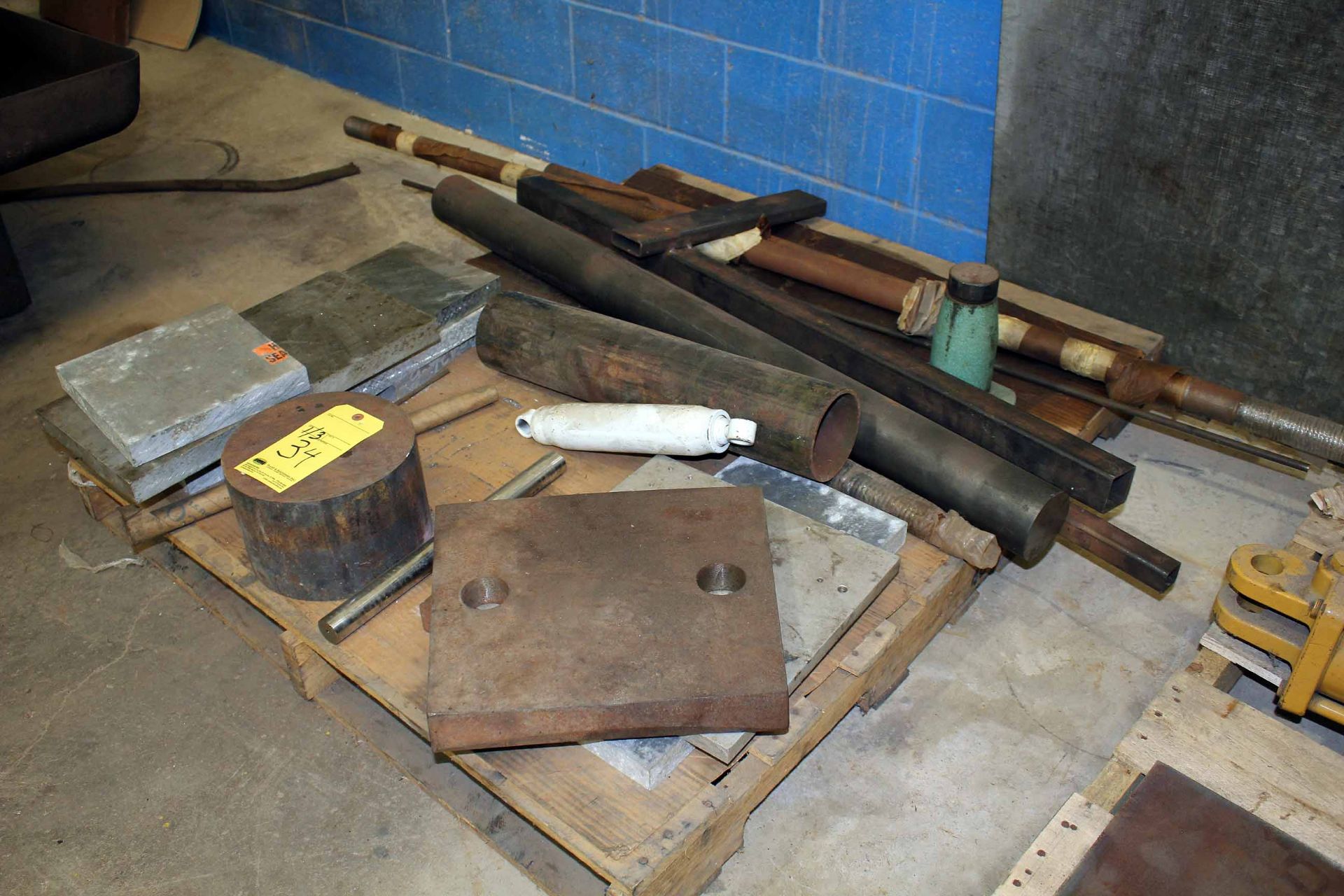 LOT OF STEEL DROPS: plate, tube, solid rod, etc. - Image 3 of 3