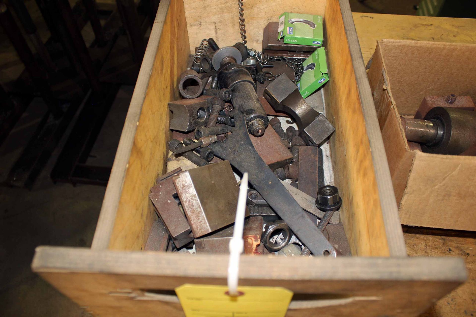 LOT CONSISTING OF: chuck jaws, right angle plate, etc. - Bild 3 aus 4