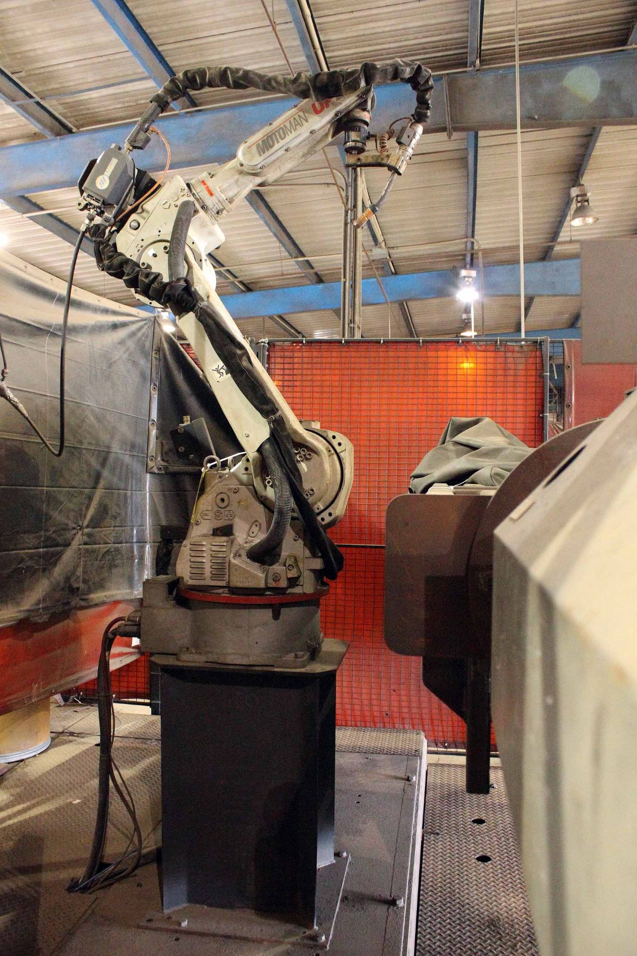 ROBOTIC WELDING SYSTEM, MOTOMAN ARC WORLD, new 2003, horiz. rotating welding fixture, 103" dist. - Image 10 of 10