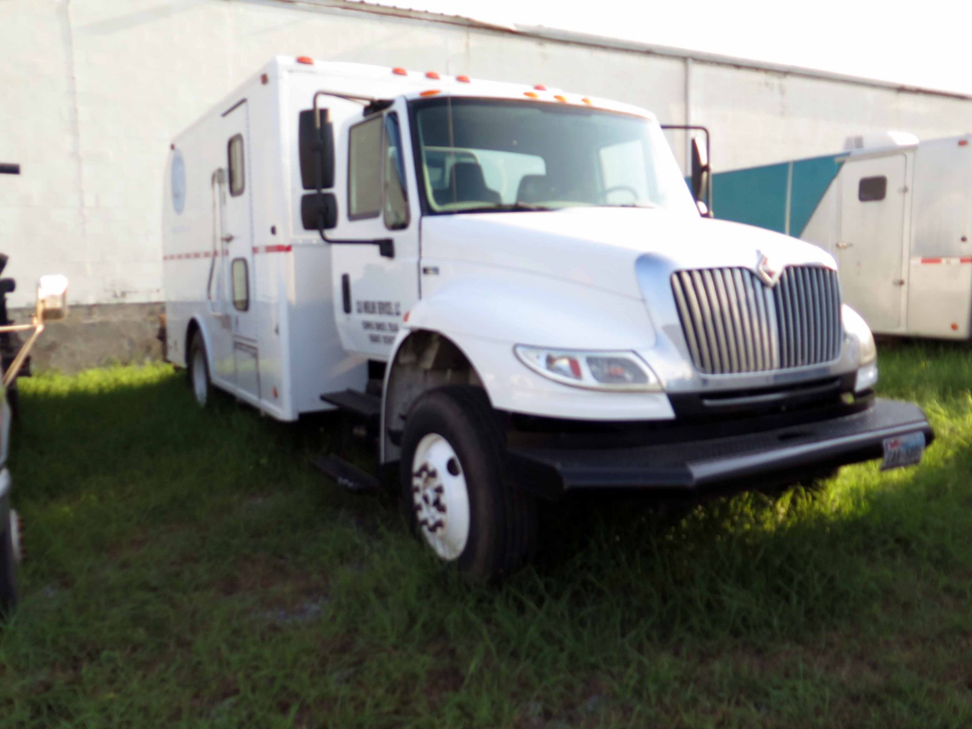 WIRELINE TRUCK, 2012 INTERNATIONAL 4300 SERIES, Maxxforce 10 advanced diesel power, Allison auto. - Image 12 of 15