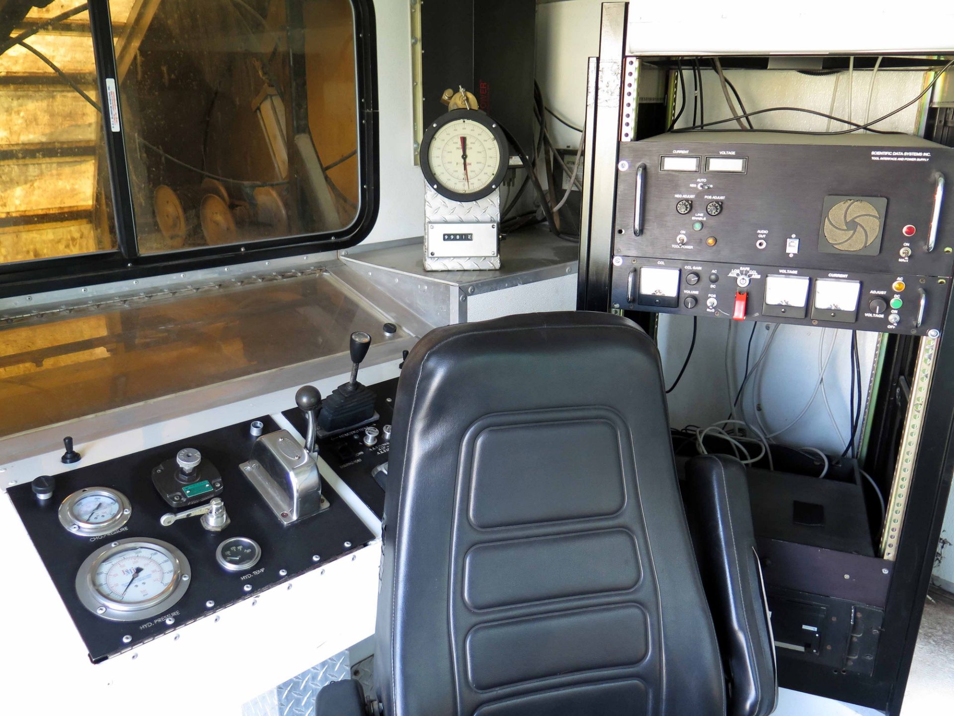 WIRELINE TRUCK, 2012 INTERNATIONAL 4300 SERIES, Maxxforce 10 advanced diesel power, Allison auto. - Image 10 of 15