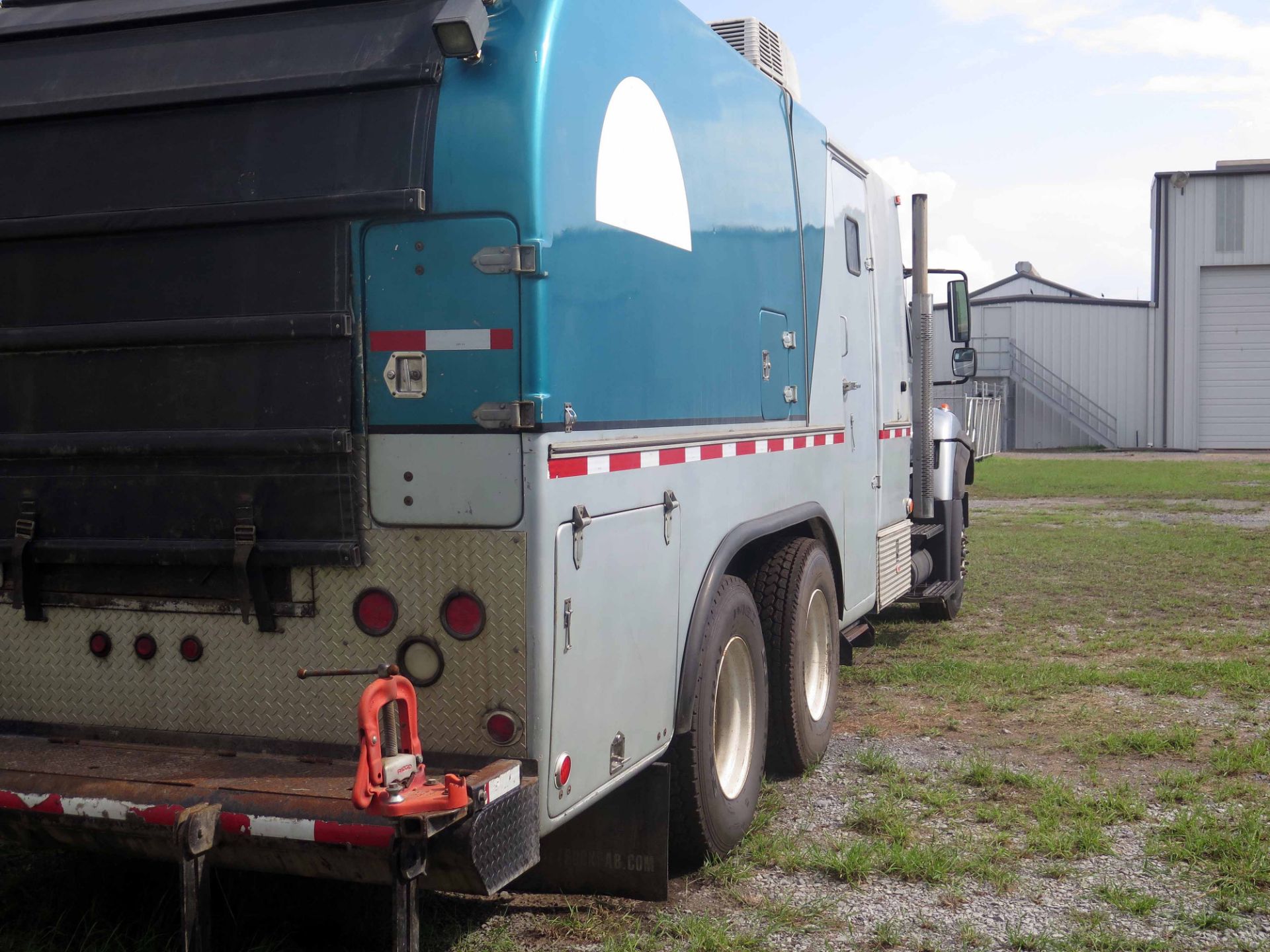 WIRELINE TRUCK, 2012 INTERNATIONAL MDL. WORKSTAR 7400 SERIES, Maxxforce 10 advanced diesel power, - Image 8 of 17