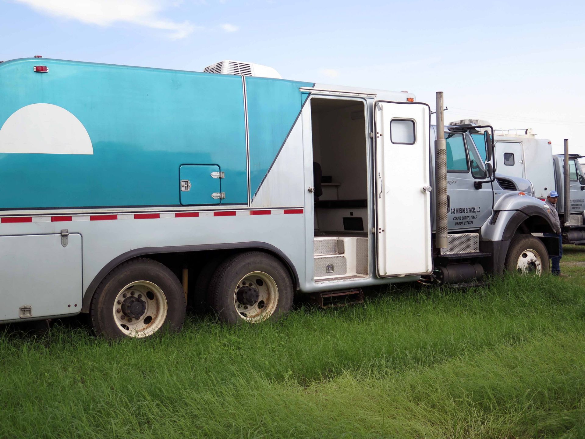 WIRELINE TRUCK, 2012 INTERNATIONAL MDL. WORKSTAR 7400 SERIES, Maxxforce 10 advanced diesel power, - Image 5 of 12