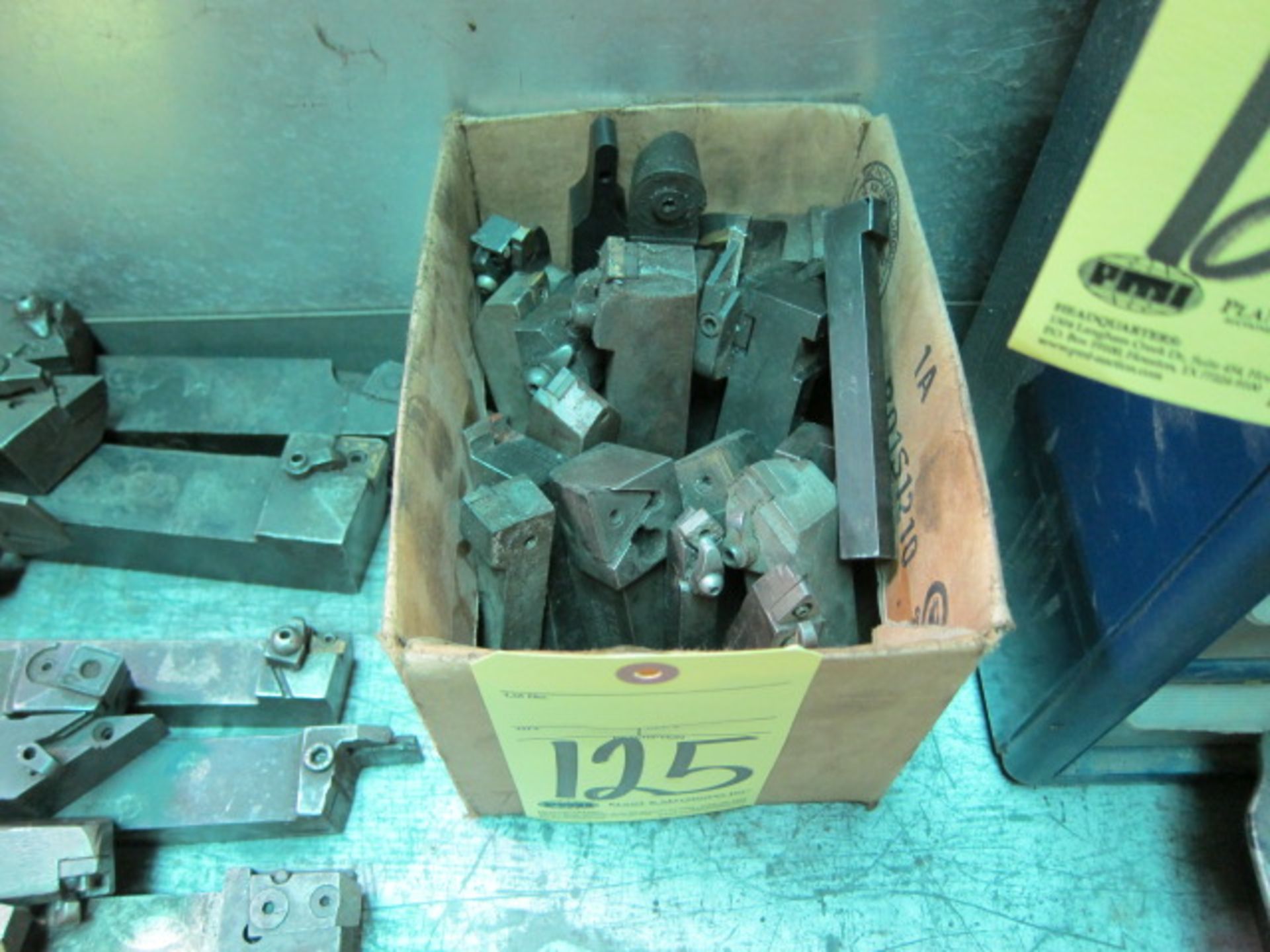 LOT OF INSERT TOOLHOLDERS, assorted (in one box)