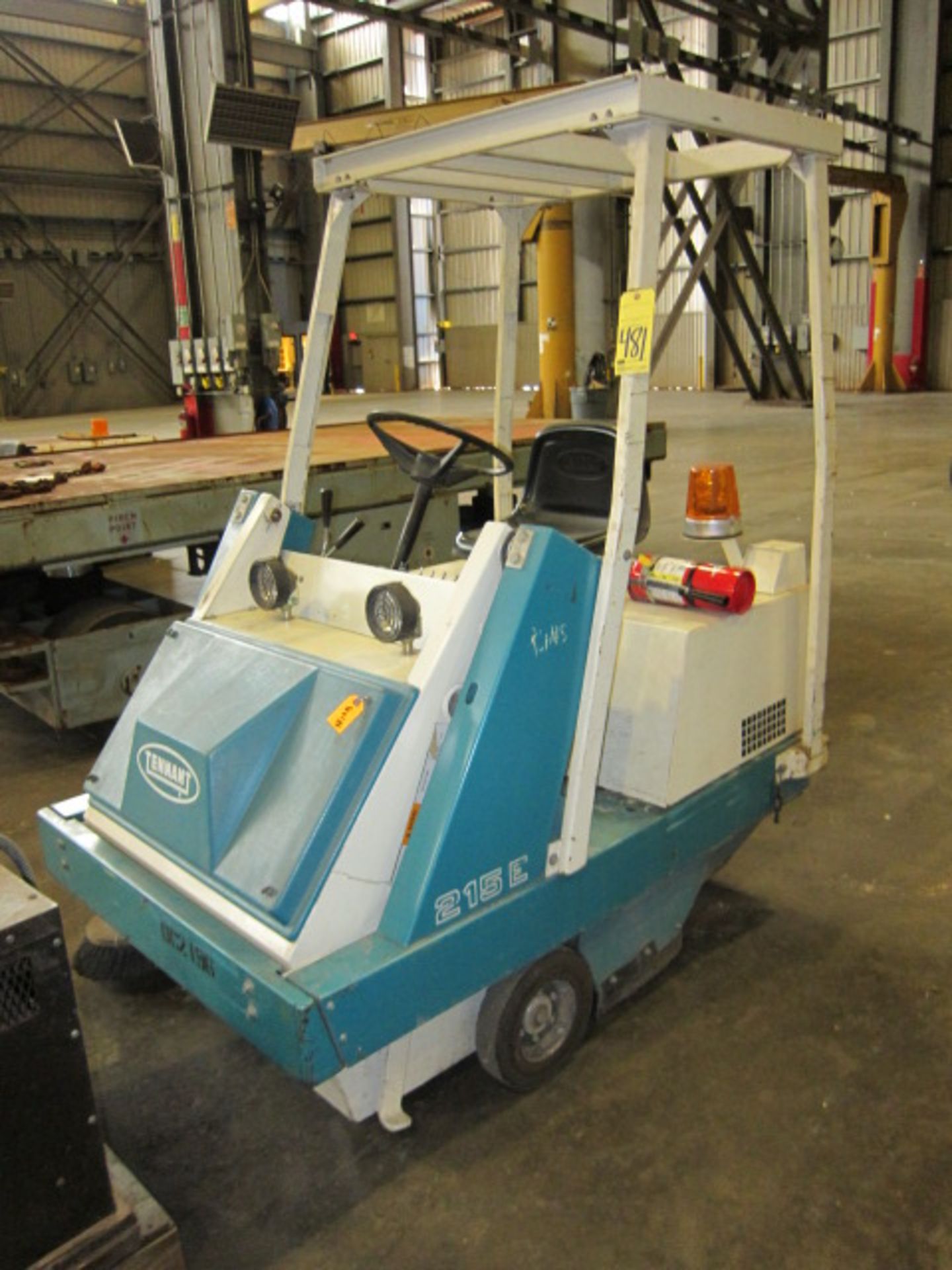 FLOOR SWEEPER, TENNANT MDL. 215E, 24 v. system, S/N 215-4985