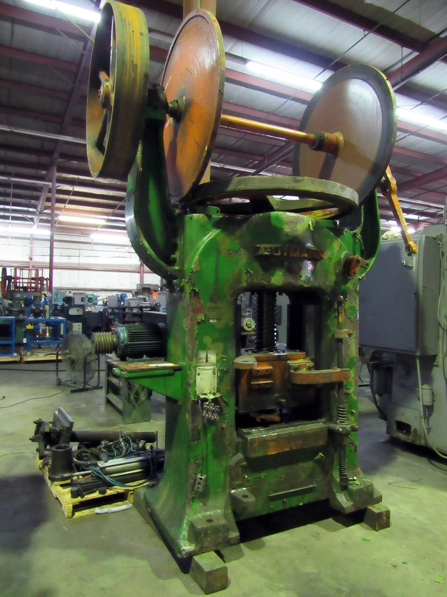 FRICTION SCREW-TYPE FORGING PRESS, GUTMANN, 150 T.,23.5" x 25" bed area, 10" stroke, 16" daylight, - Image 3 of 7