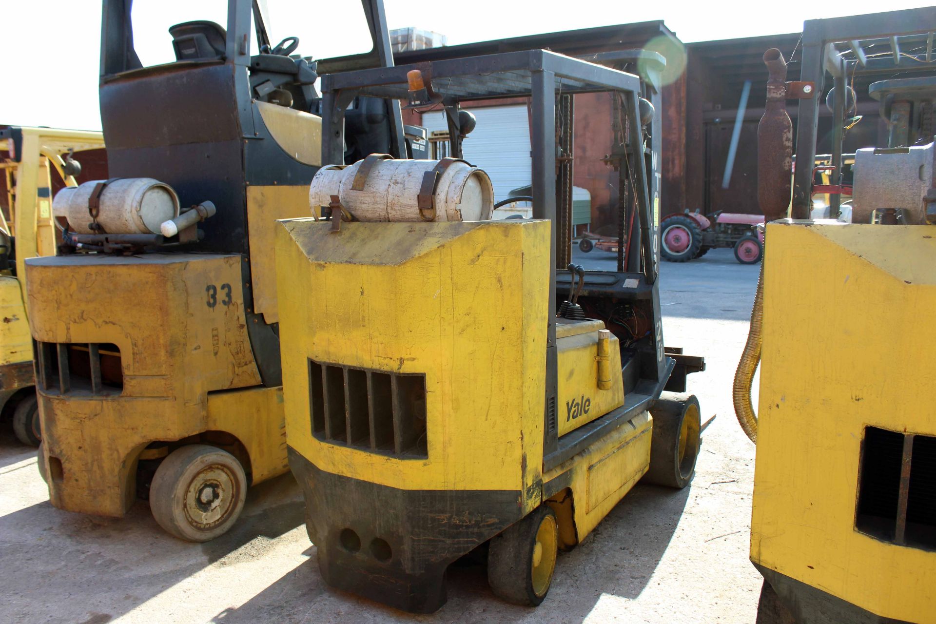 FORKLIFT, YALE 7,600 LB. CAP. MDL. GLCOB0LGNGAE0958CS, LPG pwrd., 7,600 lb. cap. @ 24" L.C., 215"