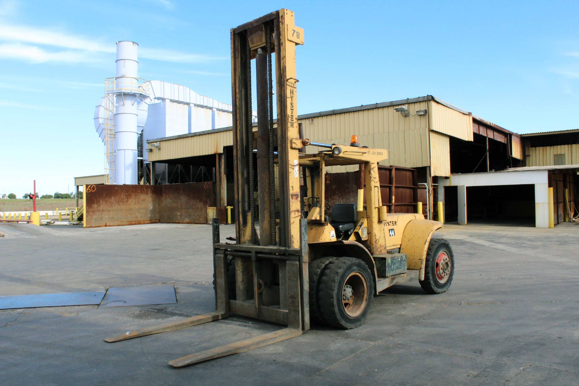 FORKLIFT, HYSTER 20,000 LB. CAP. MDL. H200H, diesel pwrd., 96"L. forks, dual front solid tires, S/ - Image 4 of 5