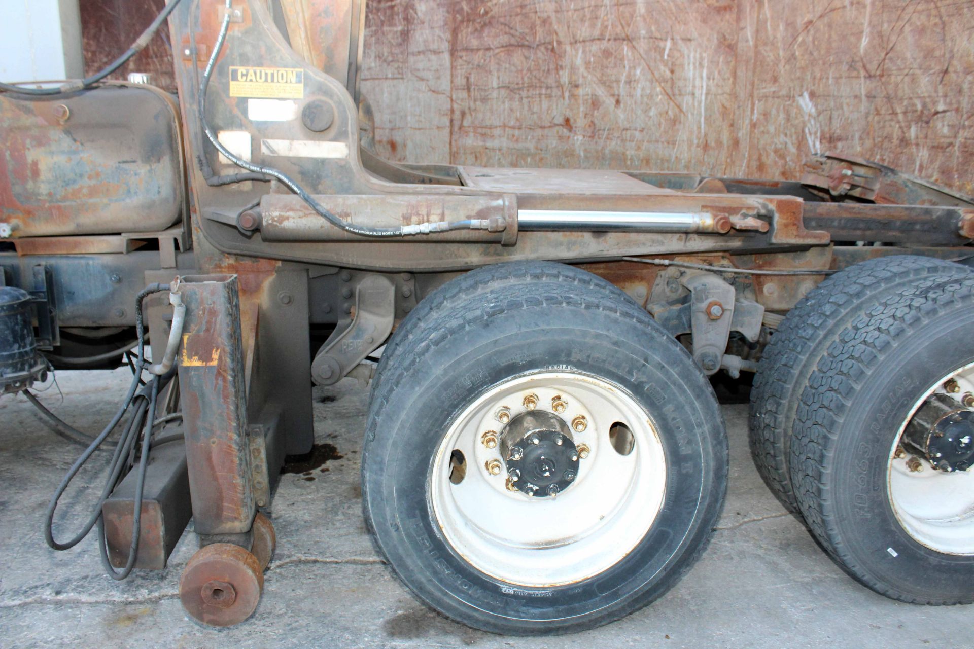 TILT LIFT TRACTOR, KENWORTH, new 1988, Odo: 740,000 miles, Chassis No. M515122 - Image 6 of 7