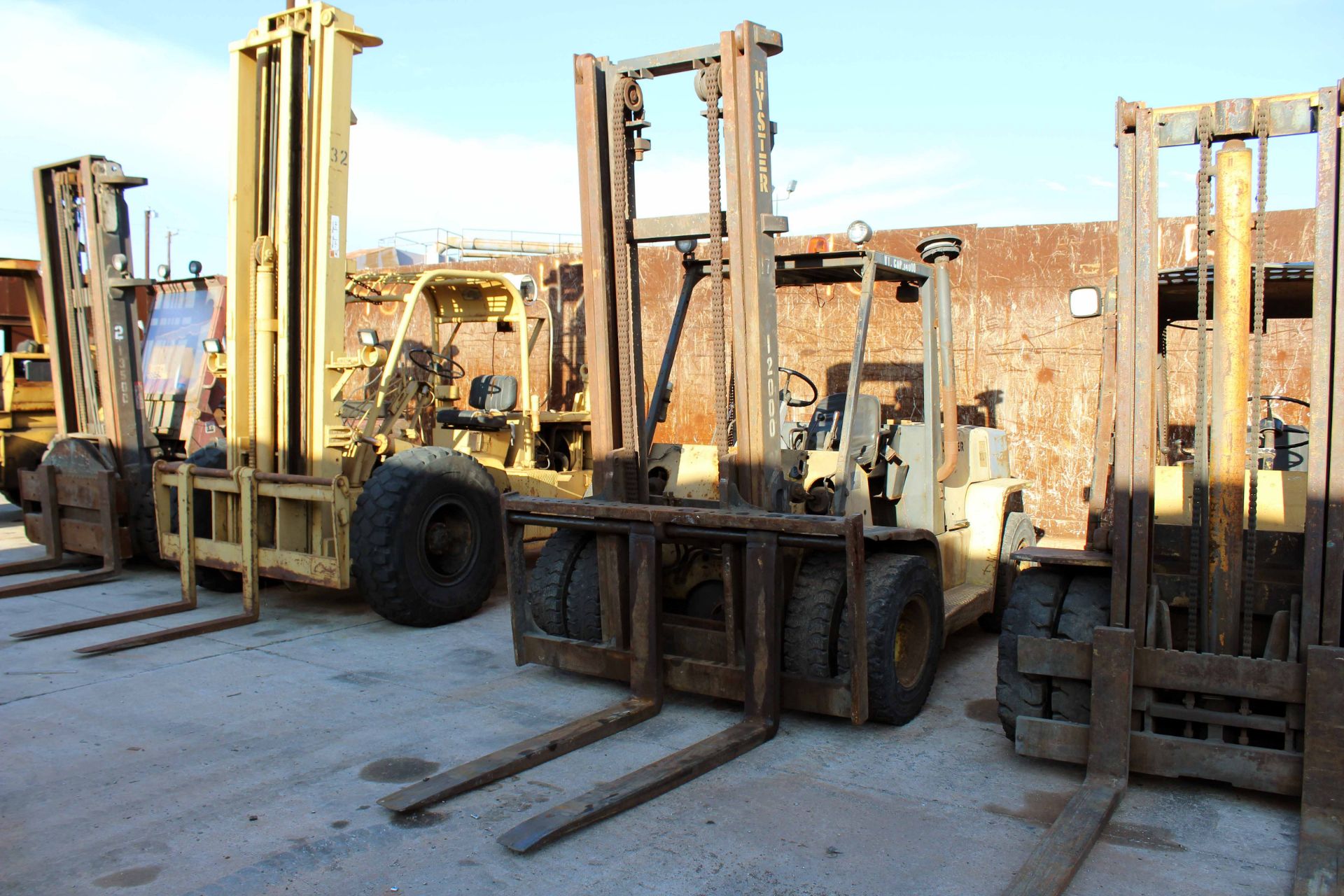 FORKLIFT, HYSTER 15,000 LB. CAP. MDL. H155XL, diesel pwrd., dual front solid rubber tires, S/N - Image 4 of 4