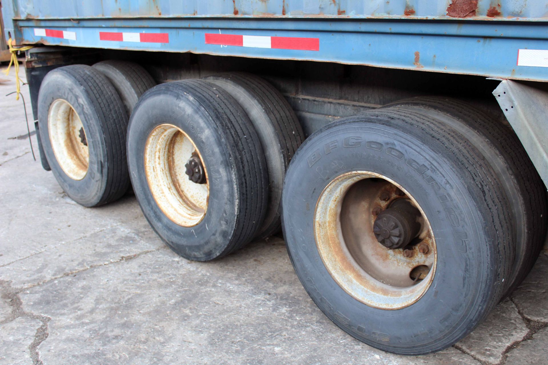 CONTAINER TRAILER FRAME, CUSTOM 40', triple axle, landing gear, open top container - Image 6 of 7