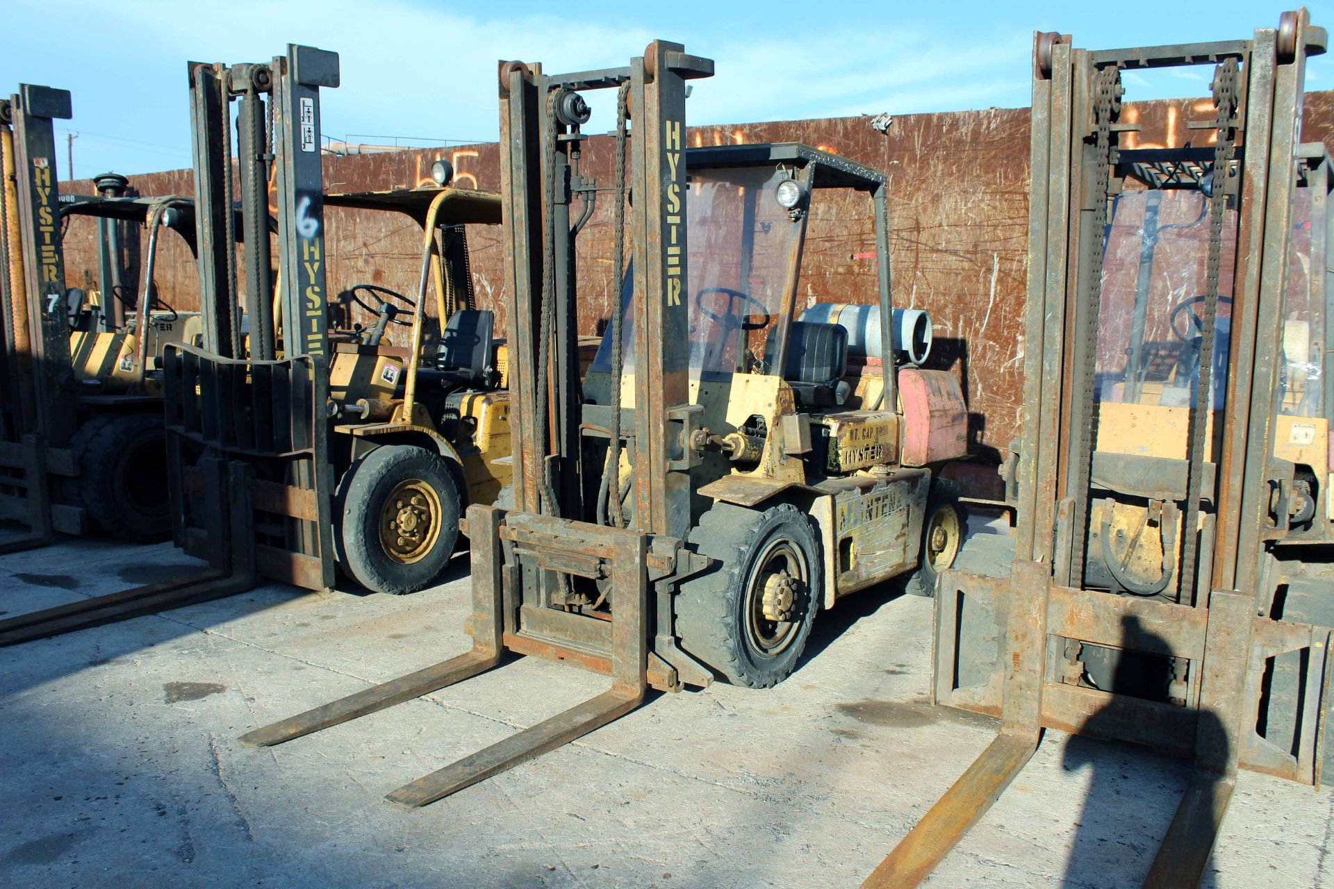 FORKLIFT, HYSTER 8,000 LB. CAP. MDL. H80XL, LPG pwrd., 8,000 lb. cap. @ 20" L.C., 149" max. lift, - Image 4 of 4