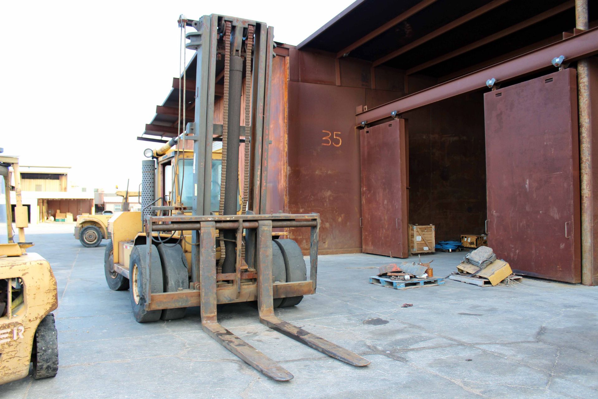 FORKLIFT, TAYLOR 30,000 LB. CAP. MDL. TY300M, enclosed cab, 96" forks, wide fork carriage, rubber - Image 3 of 5