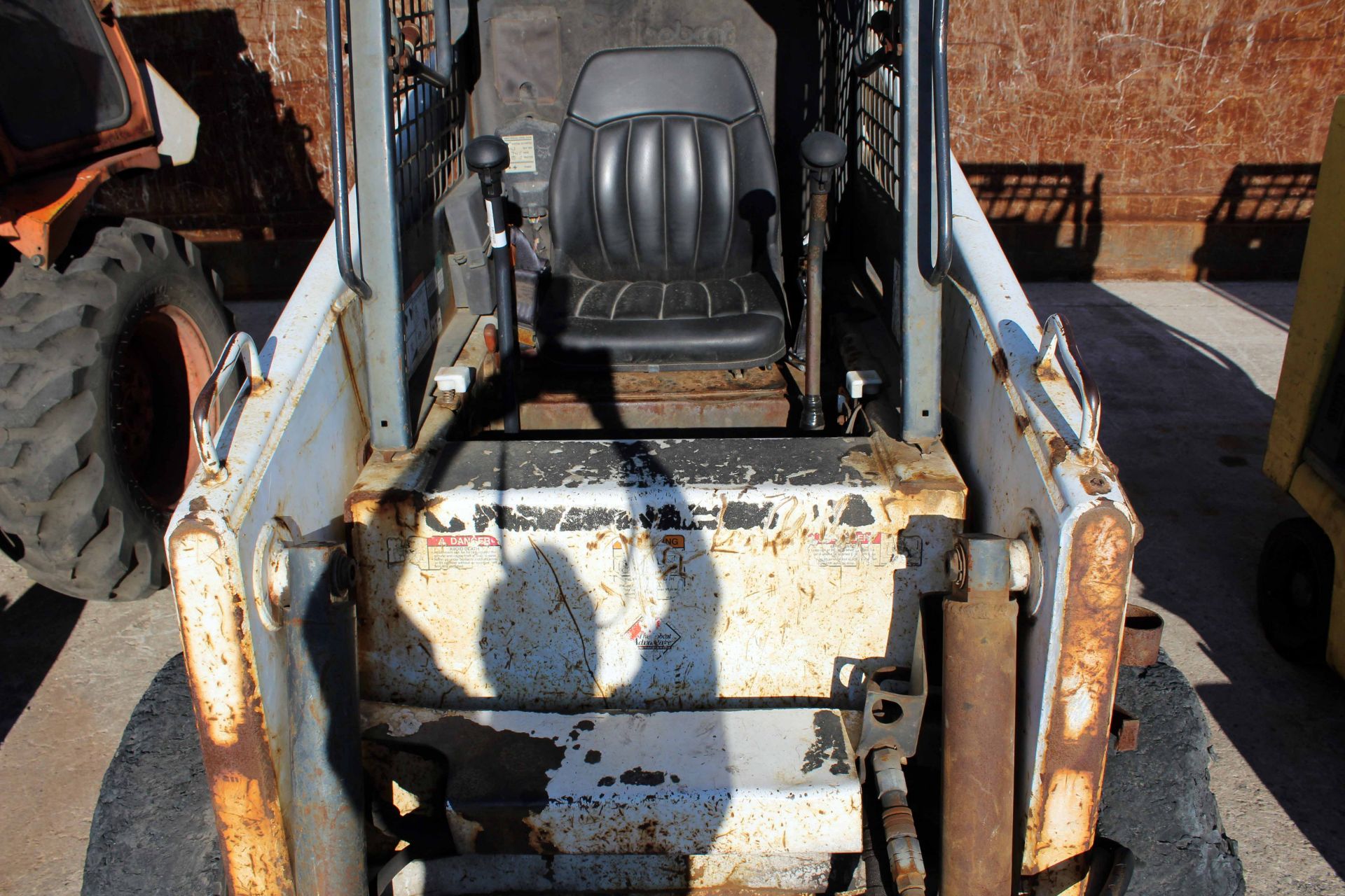 SKID STEER LOADER, BOBCAT MDL. 863, Bobcat Mdl. B950 jackhammer, (loader) S/N 562219111.(jackhammer) - Image 4 of 5