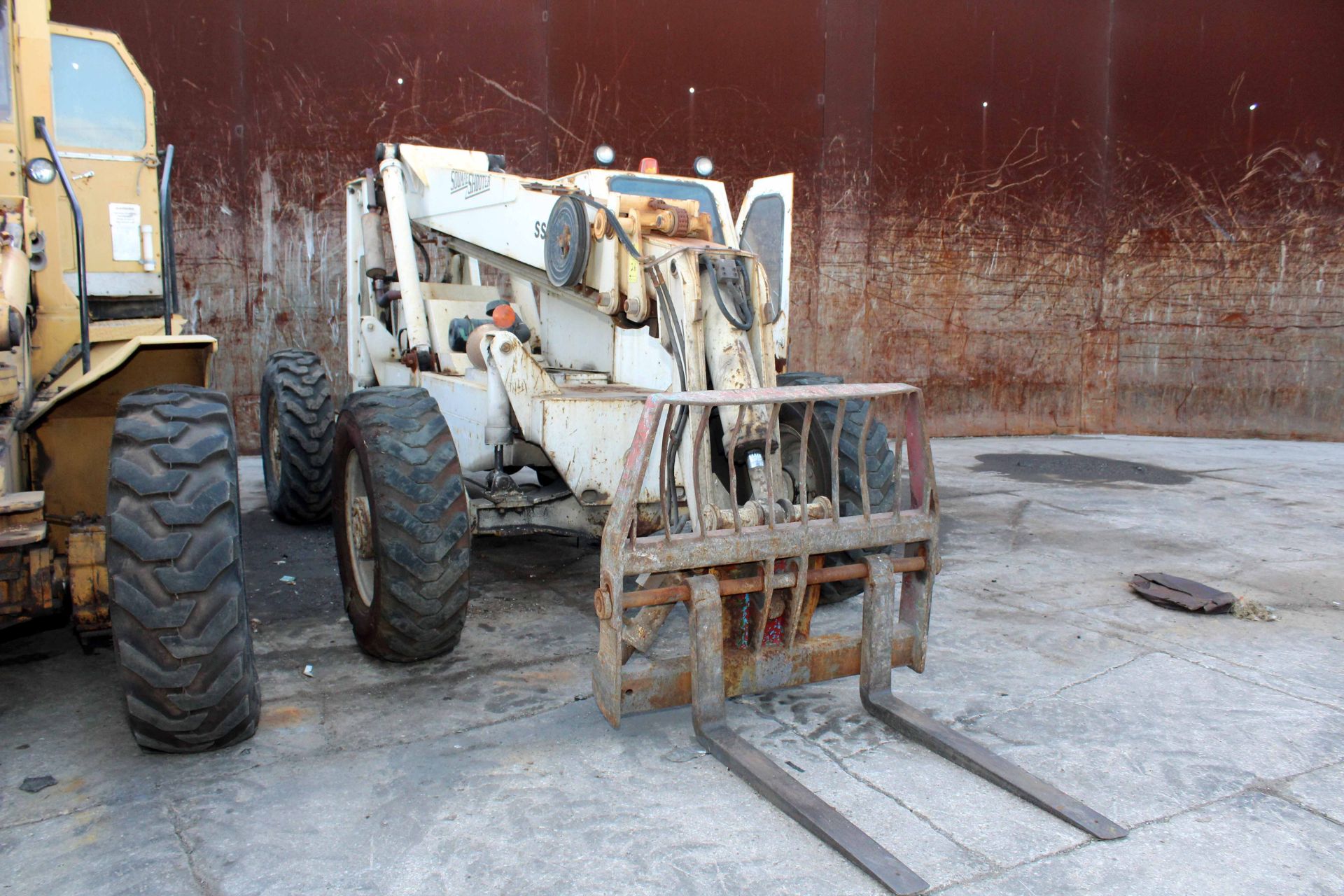 TELEHANDLER, SQUARE SHOOTER 8,000 LB. CAP. MDL. SS842, John Deere diesel engine, 42" max. fork - Image 4 of 6