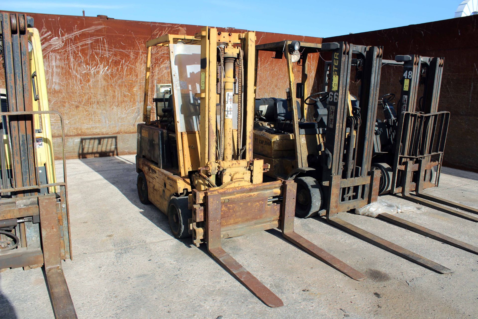 FORKLIFT, CLARK MDL. C300-40, rotator attach. w/pwr. forks, S/N 356-470-4376-1179 (Unit No. 50)