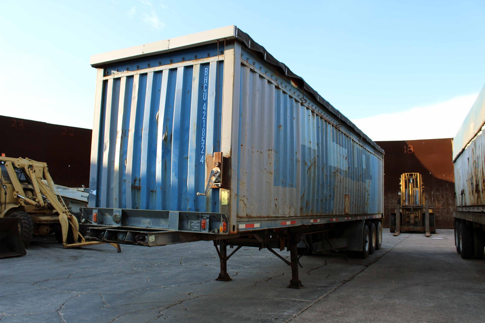 CONTAINER TRAILER FRAME, CUSTOM 40', triple axle, landing gear, open top container - Image 2 of 7