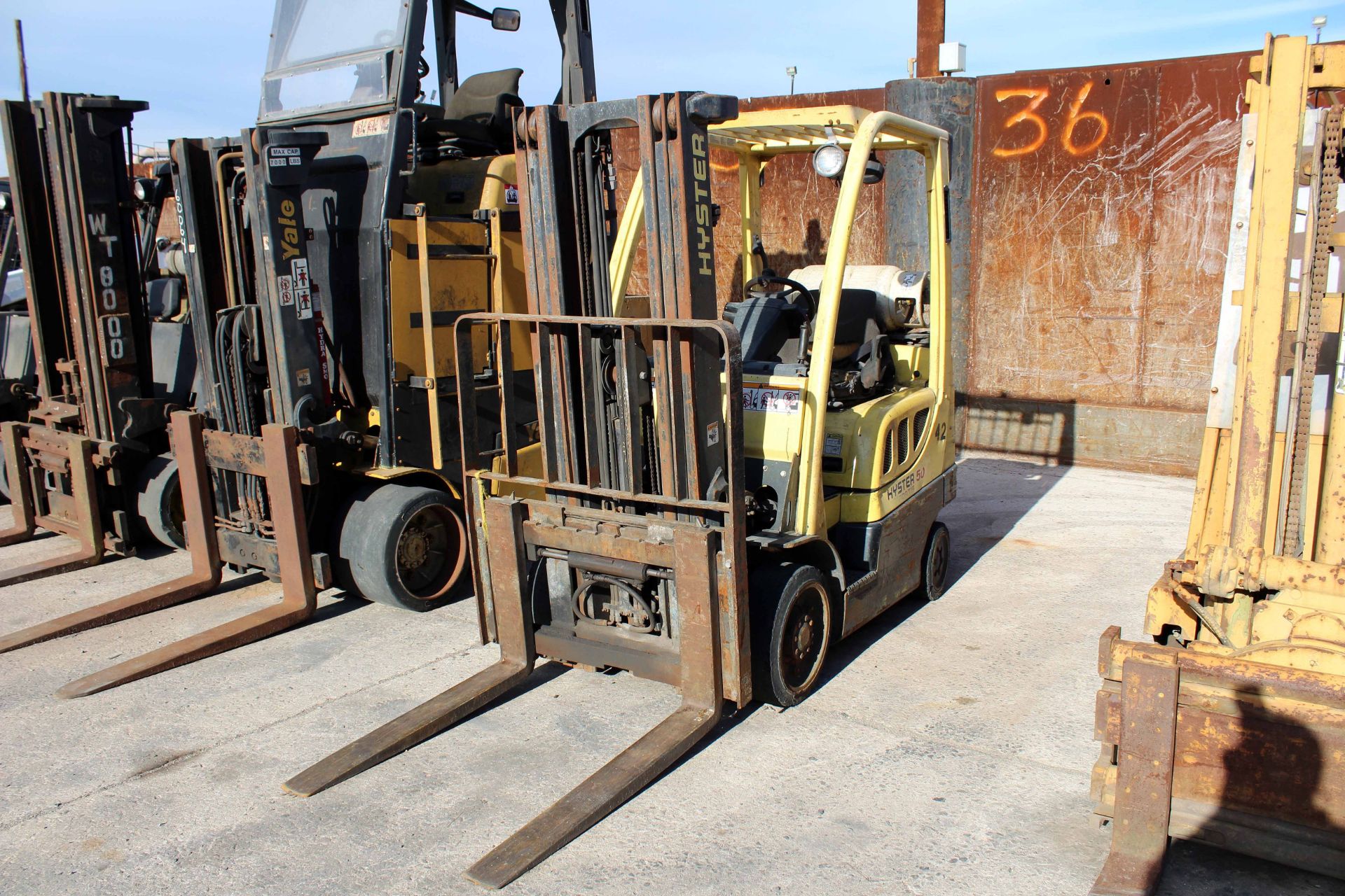 FORKLIFT, HYSTER 4,550 LB. CAP. MDL. S50FT, LP pwrd., Monotrol trans., 171" max. lift, 42" forks, - Image 2 of 4