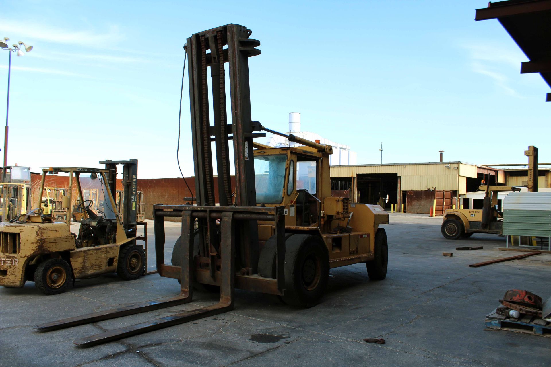 FORKLIFT, TAYLOR 30,000 LB. CAP. MDL. TY300M, enclosed cab, 96" forks, wide fork carriage, rubber - Image 4 of 5