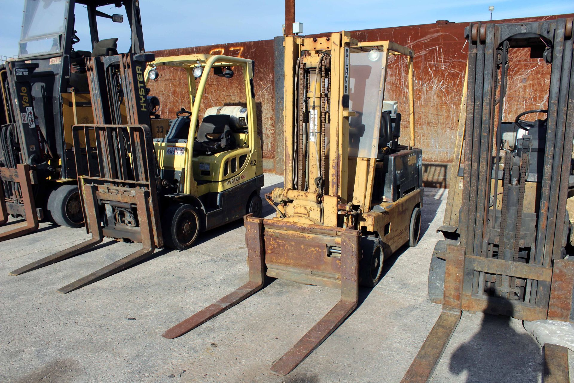 FORKLIFT, CLARK MDL. C300-40, rotator attach. w/pwr. forks, S/N 356-470-4376-1179 (Unit No. 50) - Image 2 of 5