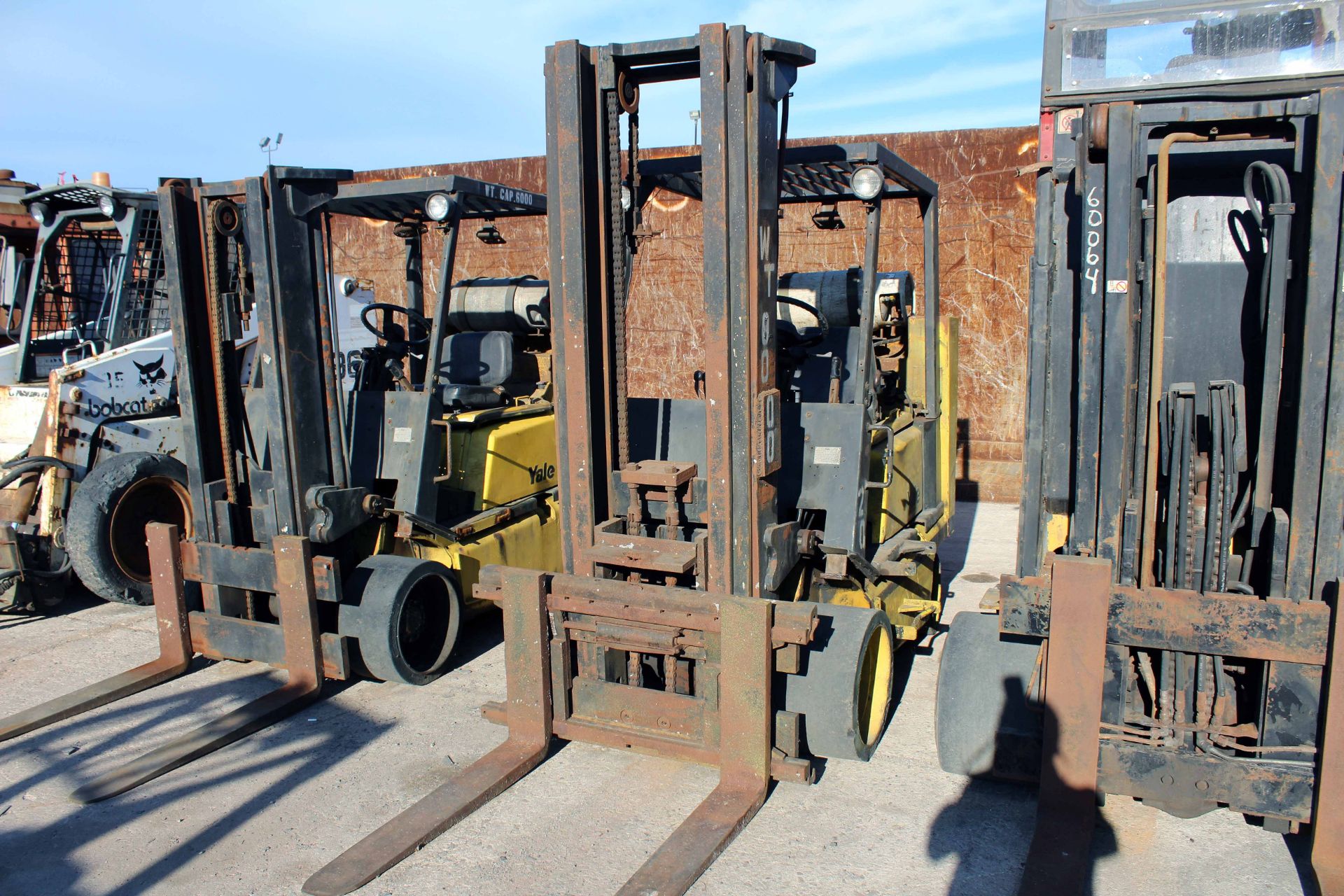 FORKLIFT, YALE 7,600 LB. CAP. MDL. GLCOB0LGNGAE0958CS, LPG pwrd., 7,600 lb. cap. @ 24" L.C., 215" - Image 3 of 4