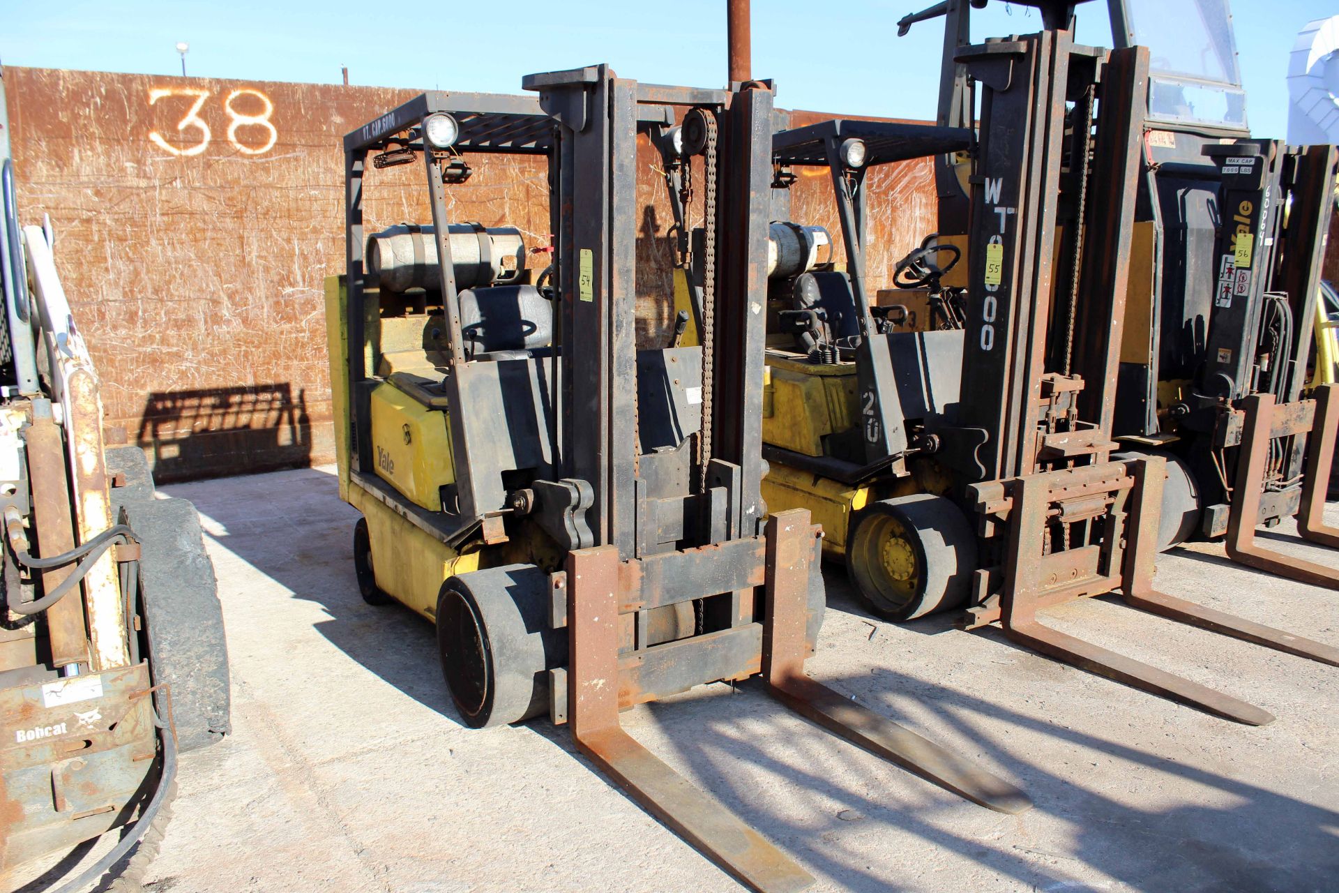 FORKLIFT, YALE 8,000 LB. CAP. MDL. GLC080LGNAE09S, LPG pwrd., S/N B818D03857W (No. 18) - Image 3 of 4