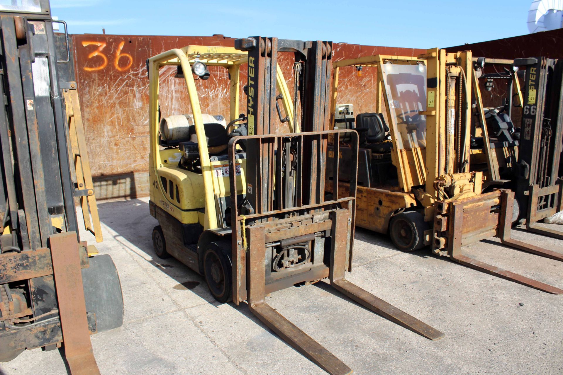 FORKLIFT, HYSTER 4,550 LB. CAP. MDL. S50FT, LP pwrd., Monotrol trans., 171" max. lift, 42" forks,