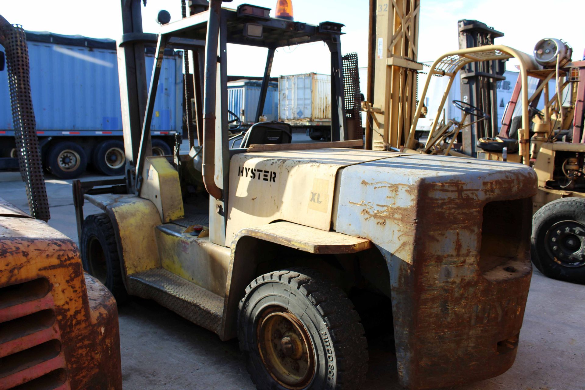 FORKLIFT, HYSTER 15,000 LB. CAP. MDL. H155XL, diesel pwrd., dual front solid rubber tires, S/N - Image 2 of 4