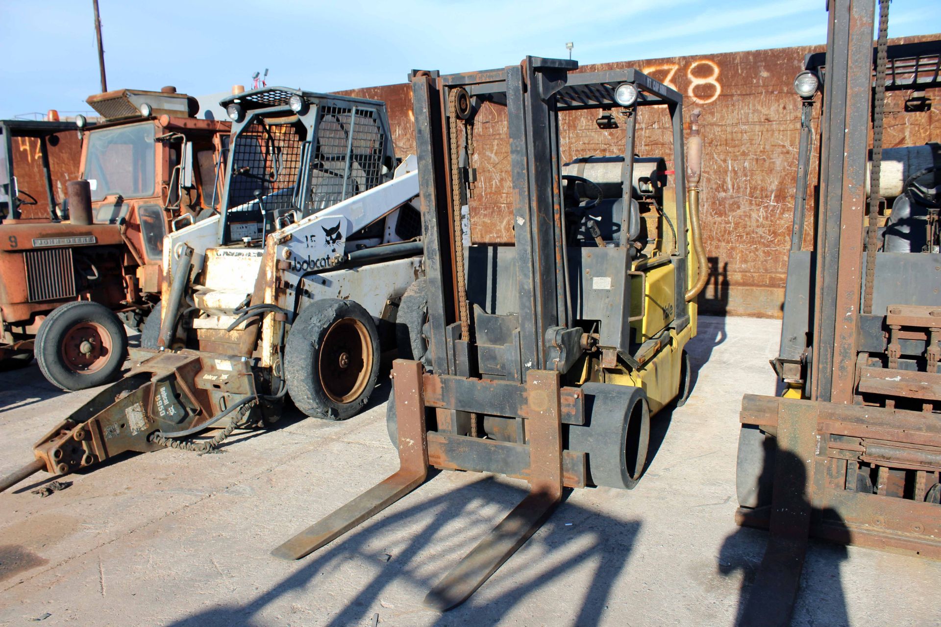 FORKLIFT, YALE 8,000 LB. CAP. MDL. GLC080LGNAE09S, LPG pwrd., S/N B818D03857W (No. 18) - Image 4 of 4