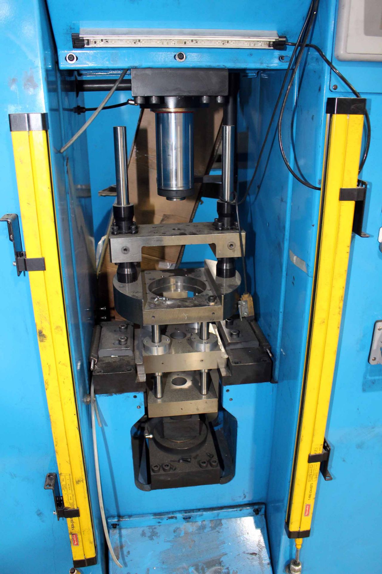 HYDRAULIC POWDER PRESS, TELEDYNE PRESS SYSTEMS 15 T. CAP. MDL. 15TCNC, CNC control, 15 T. cap. @ 2, - Image 2 of 5