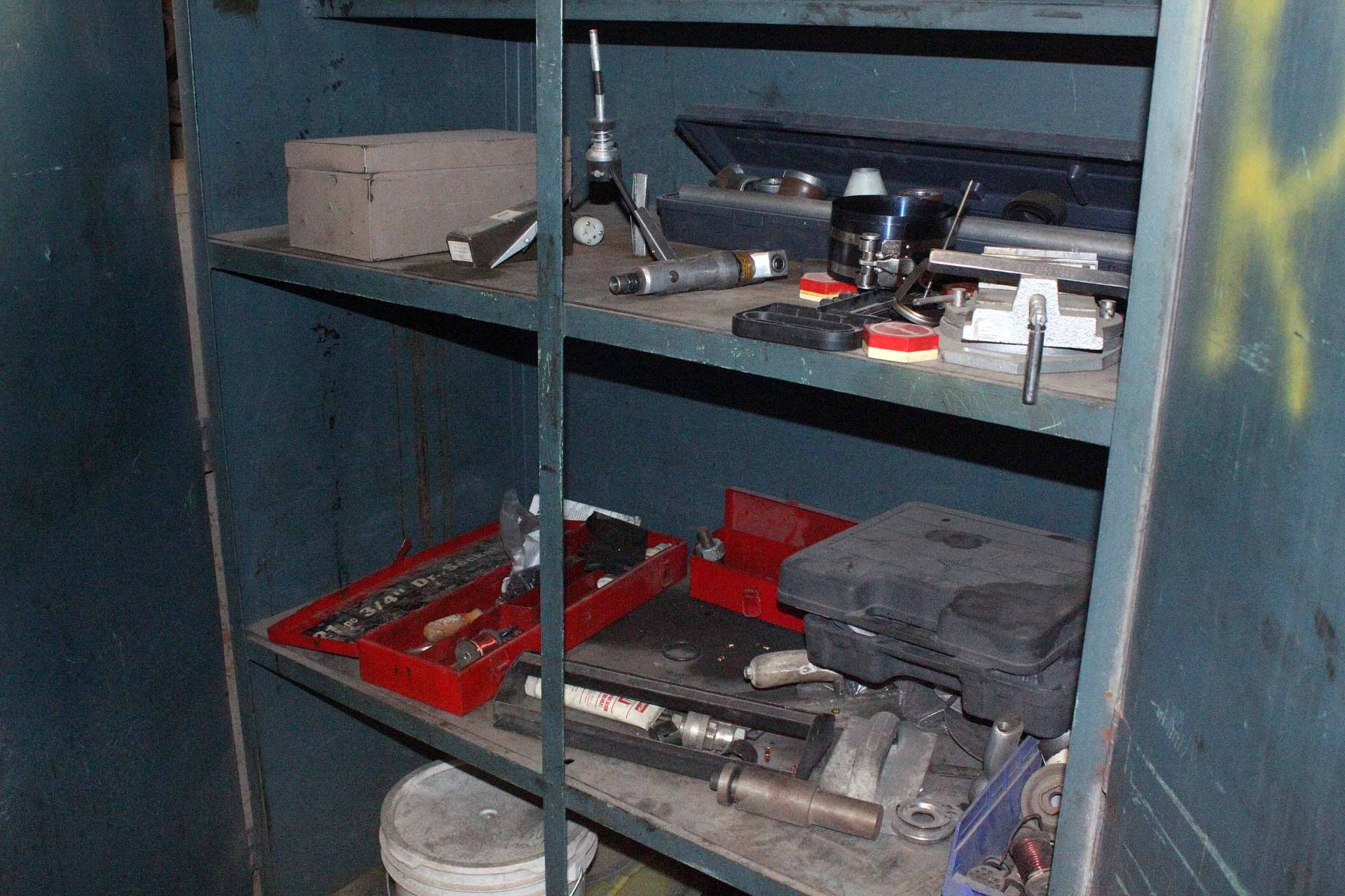 LOT CONSISTING OF REMAINDER OF TOOL CRIB: storage cabinets, nuts & bolts w/storage bins, - Image 4 of 6