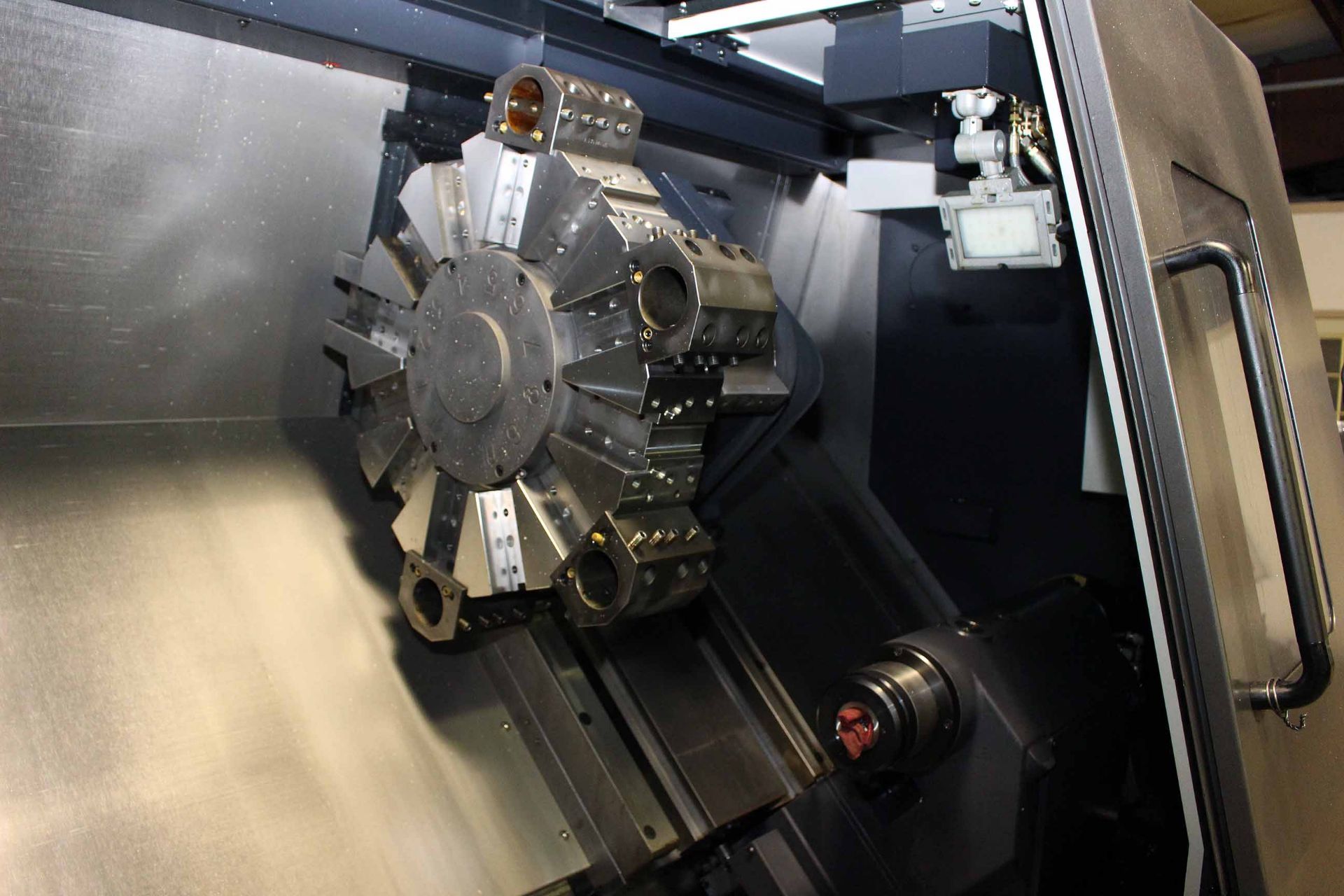 CNC LATHE, DAEWOO PUMA MDL. 400B, new 2013, 18" chuck, 40" dist. btn. centers, chip conveyor, S/N - Image 4 of 7