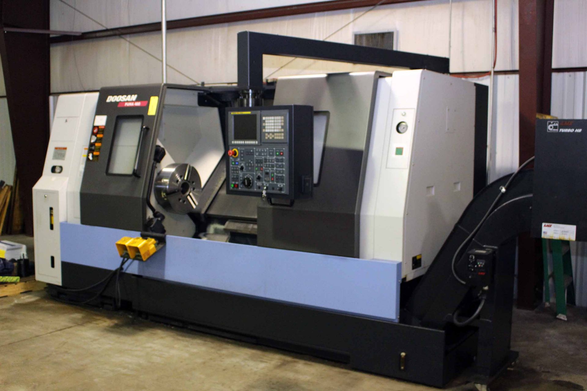 CNC LATHE, DAEWOO PUMA MDL. 400B, new 2013, 18" chuck, 40" dist. btn. centers, chip conveyor, S/N - Image 2 of 7