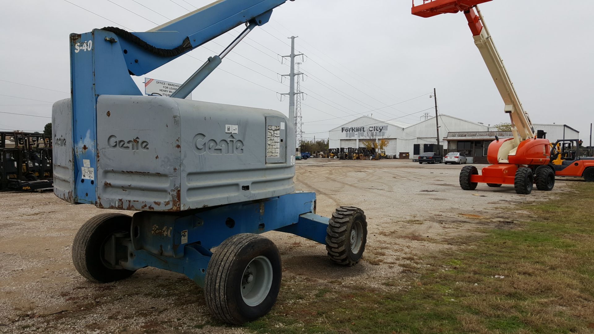 TELESCOPING BOOM MANLIFT, GENIE MDL. S40, new 1998, 40' 2-section boom lift, Ford 4 cyl. LPG engine, - Image 4 of 6
