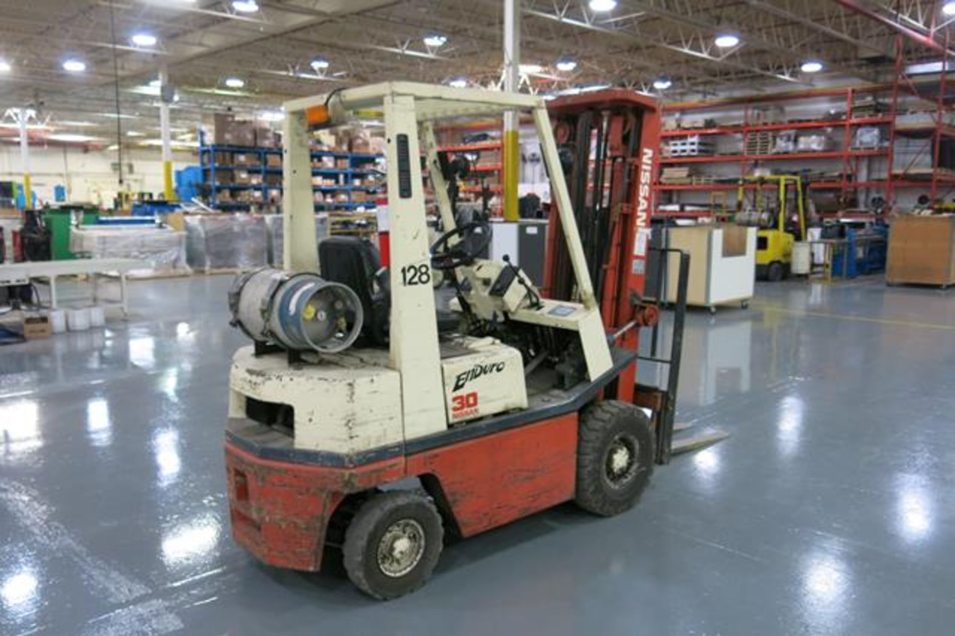 NISSAN, KPH01A15PV, 2,400 LBS, 3 STAGE, LPG FORKLIFT - Image 4 of 11