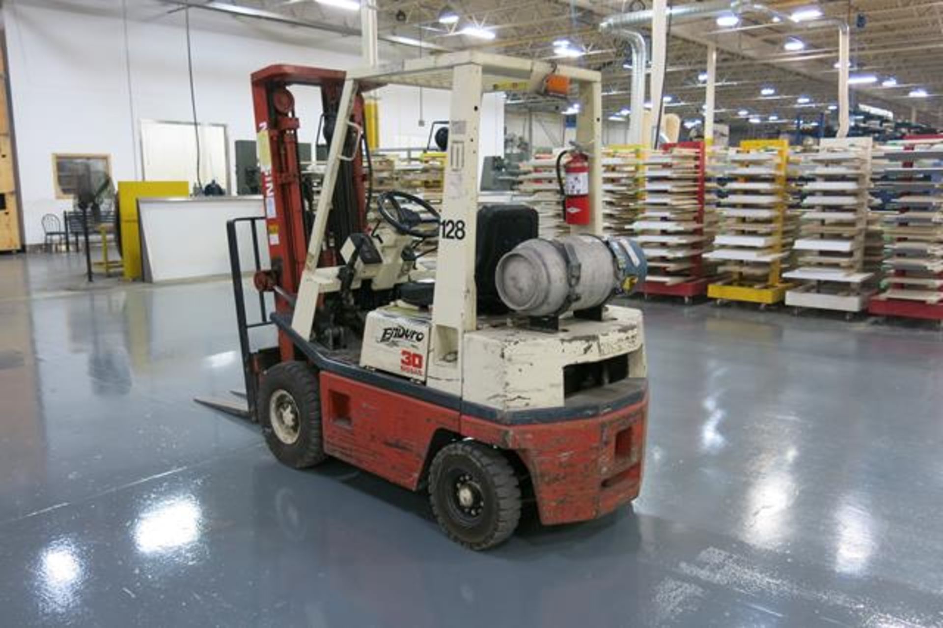 NISSAN, KPH01A15PV, 2,400 LBS, 3 STAGE, LPG FORKLIFT - Image 2 of 11
