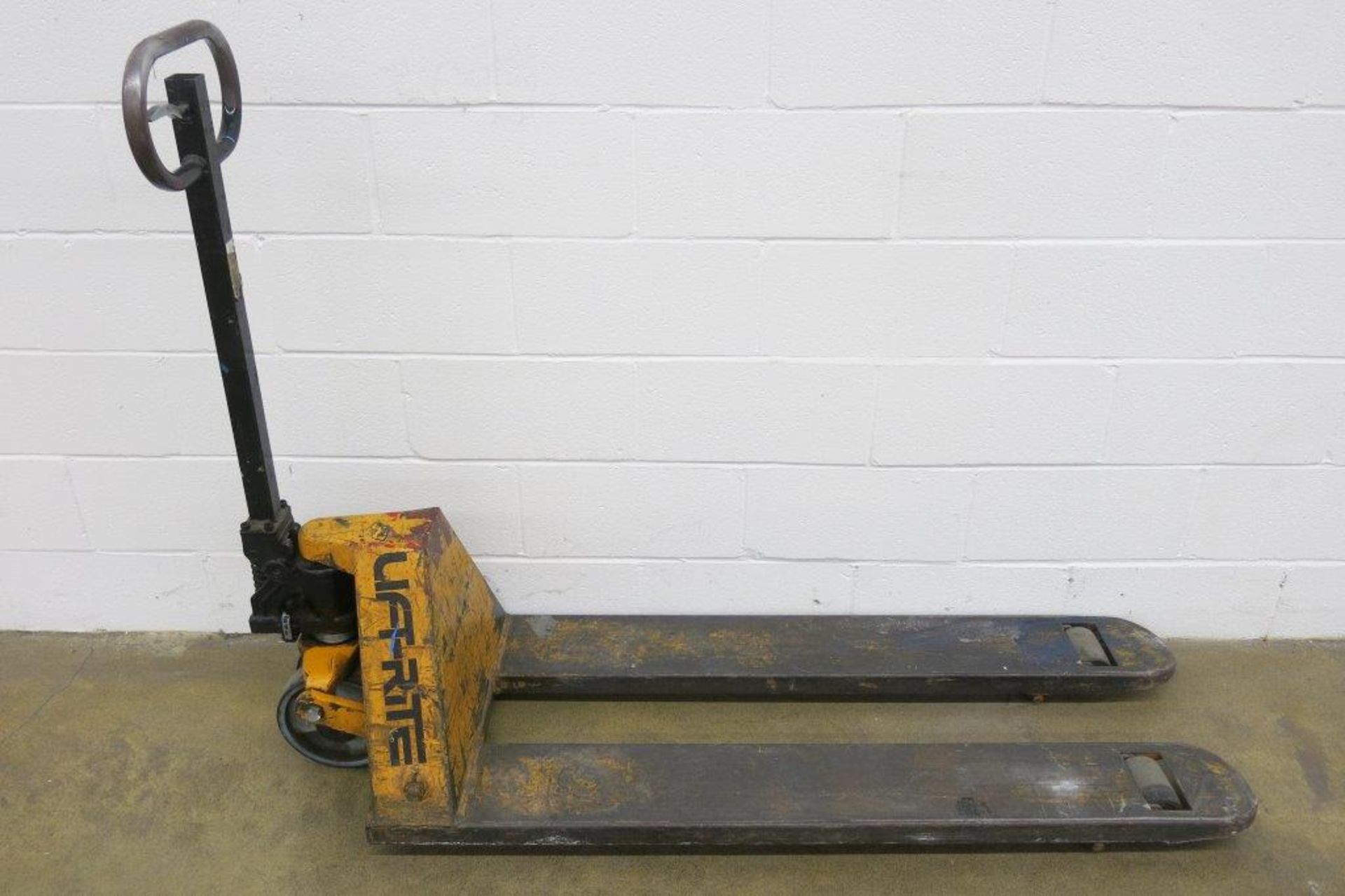 LIFTRITE PALLET TRUCK - Image 2 of 4