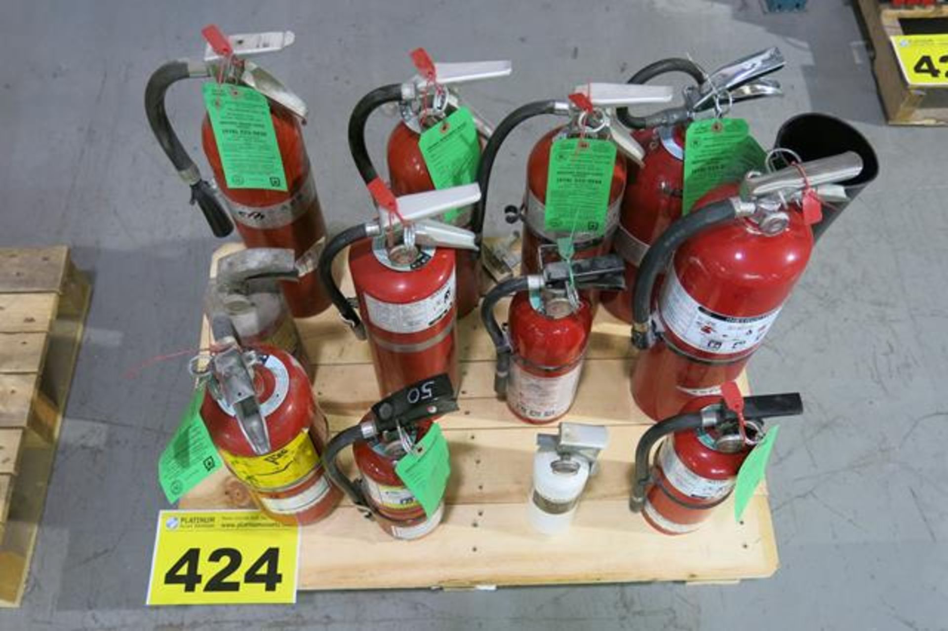 LOT OF FIRE EXTINGUISHERS