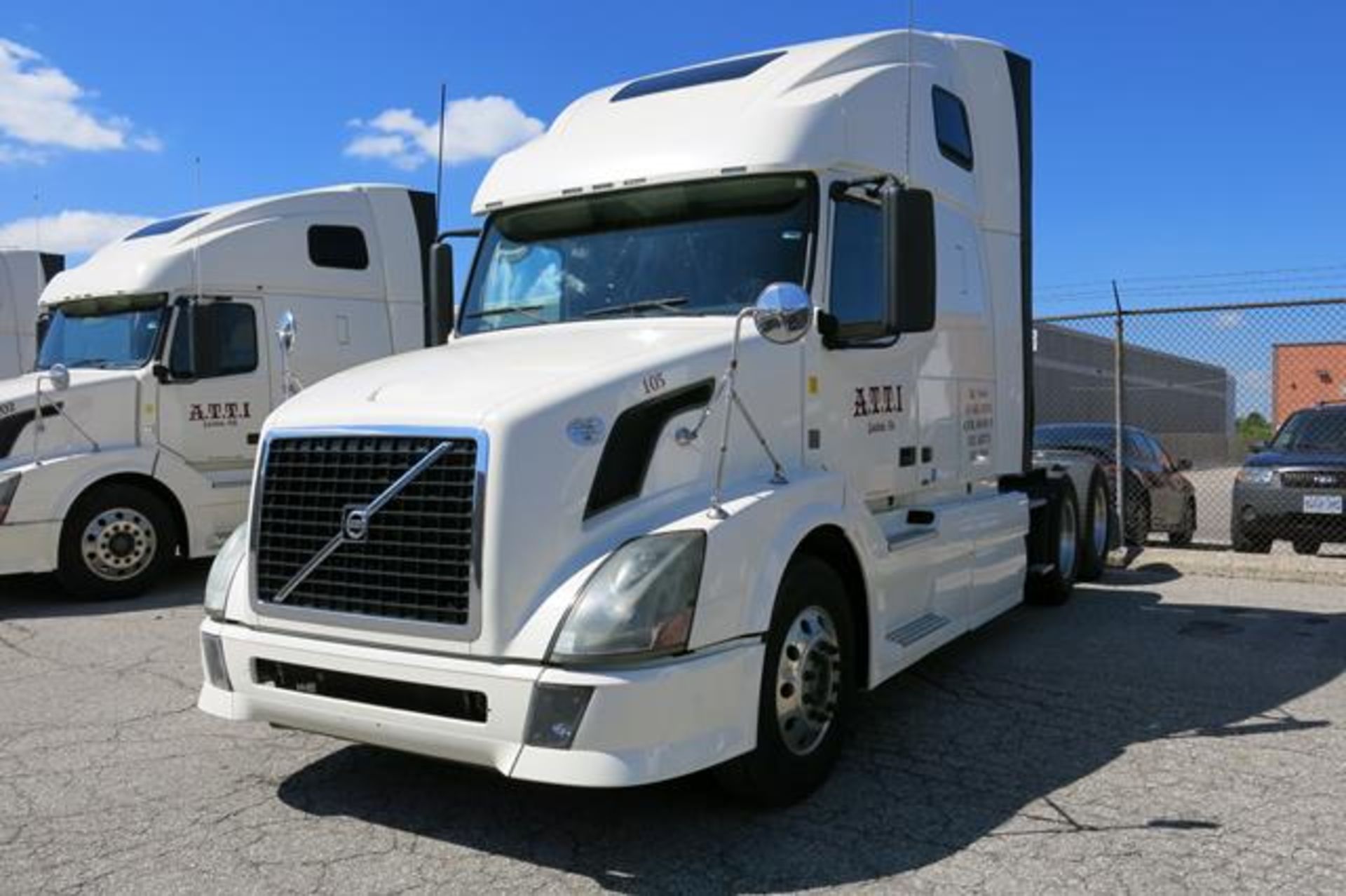 VOLVO, VNL670, TRACTOR TRAILER, DOUBLE BUNK SLEEPER CAB, D13 435 HP ENGINE, VOLVO, AT2512C,