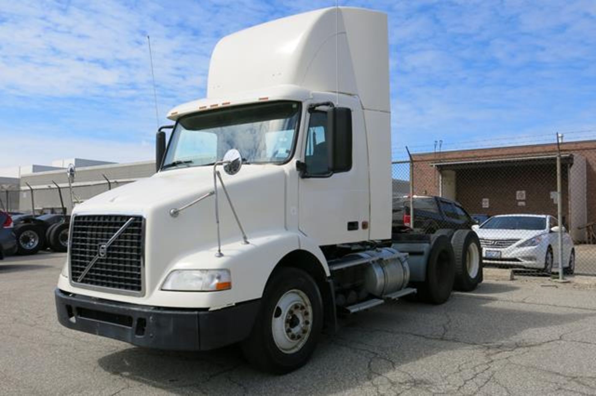 VOLVO, VNM, TRACTOR TRAILER, DAY CAB, D12 ENGINE, EATON FULLER, FR-14210B, 10 SPEED MANUAL