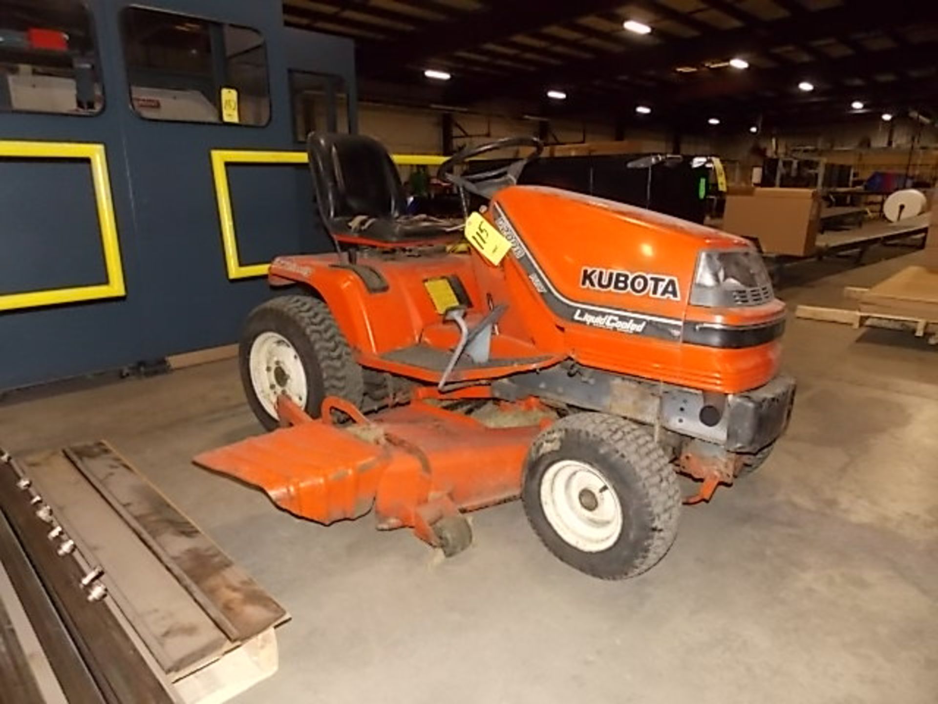 Kubota 4-Wheel Steering Liquid Cooled Lawn Tractor Model G2000 HST, with 48 in. Mower Deck
