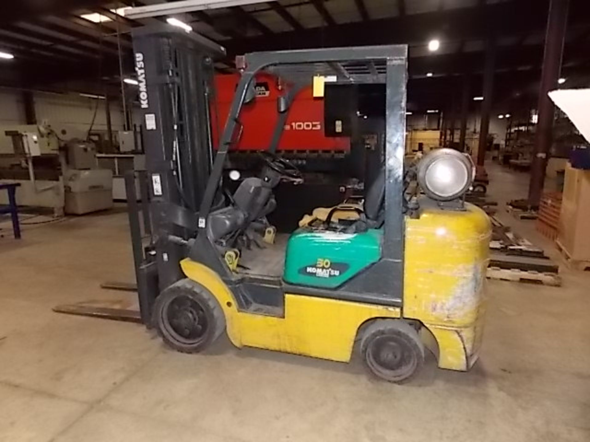 Komatsu 5000 lb. LP Forklift Model FG30SHT-4, S/N 582206A, Solid Tires, Overhead Guard, 190 in. Lift - Image 2 of 2