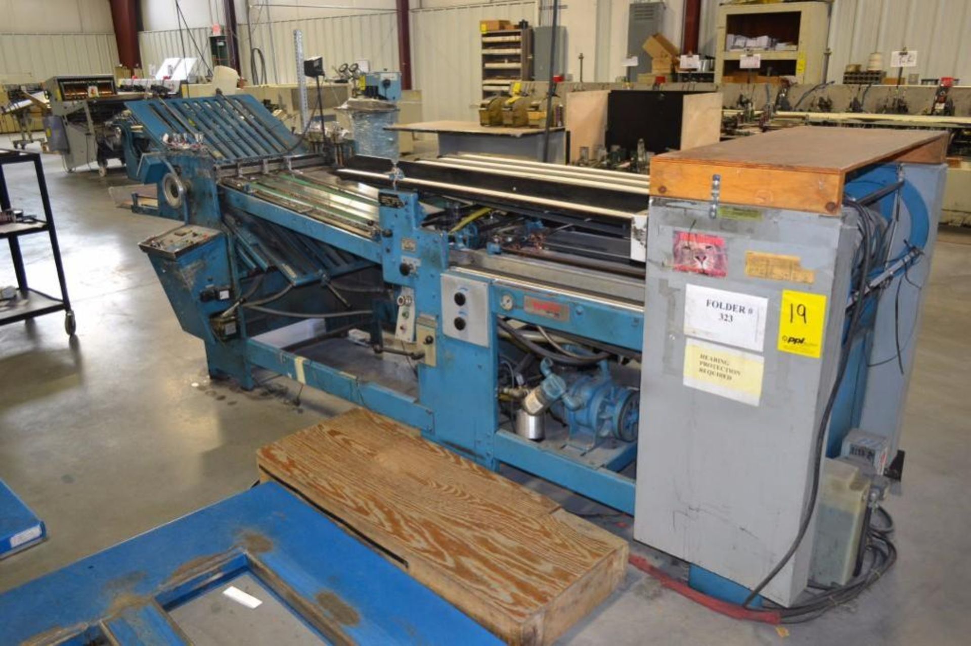 Baumfolder 26 in. x 40 in. Continuous Feed Folder Model 726, S/N SK4-165, with Hang-on Delivery