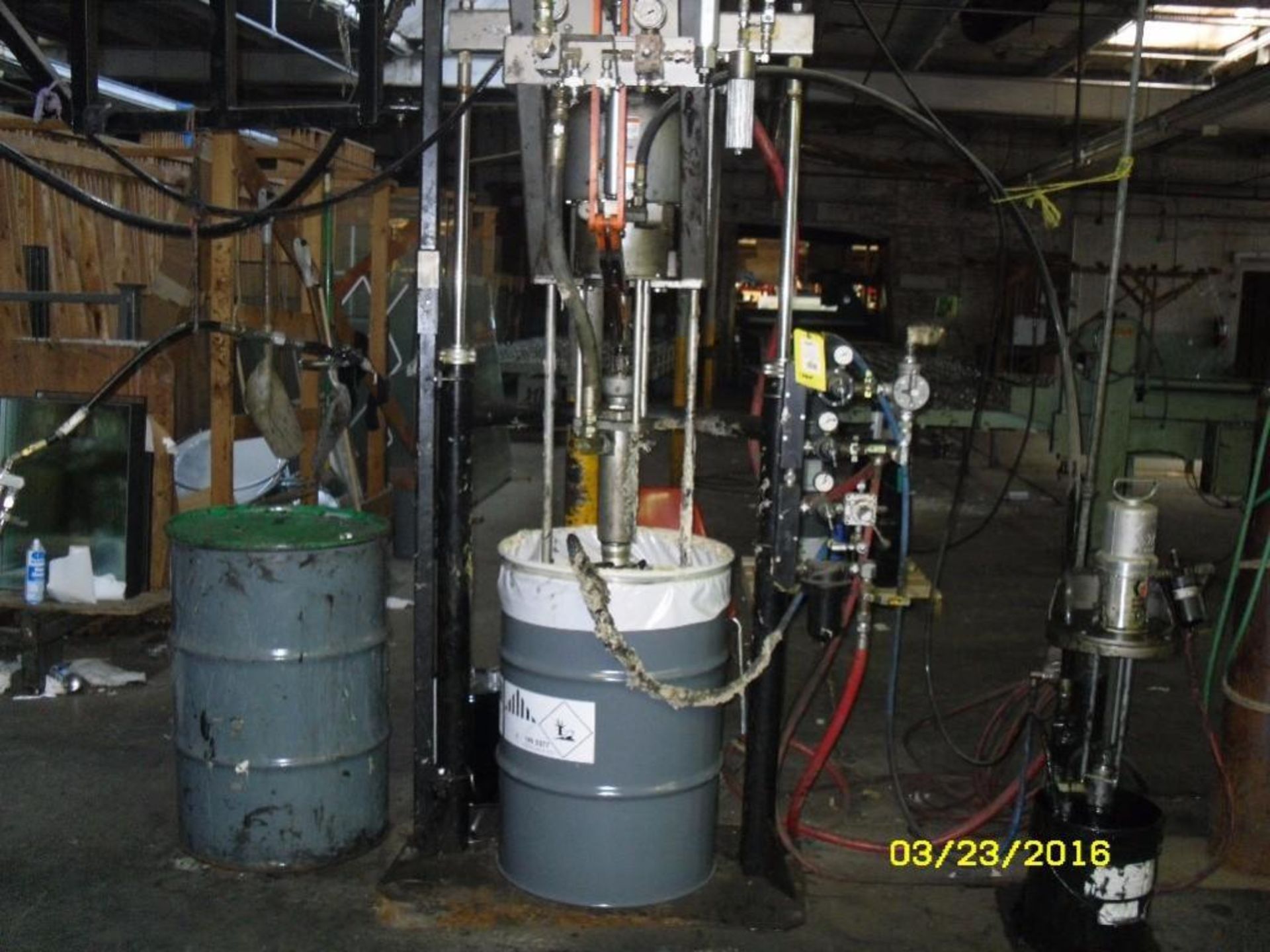 LOT: (1) Graco Pneumatic Drum Pump Model King 903-256, S/N 902147, with Injector Head & (1) Graco Pn